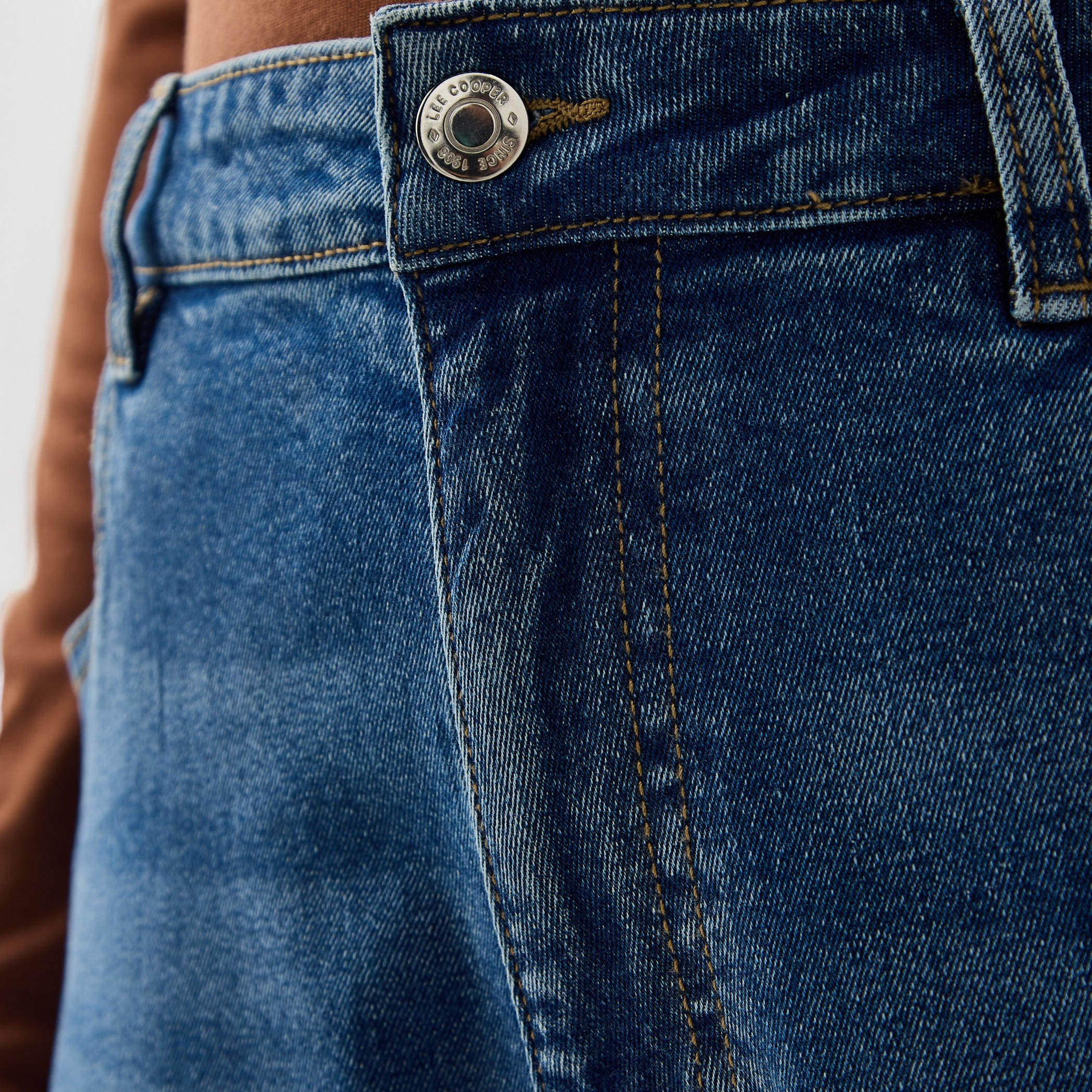 بنطلون جينز بقصّة بوت كت مع جيوب من لي كوبر-women-clothing-bottoms-jeans-image-6
