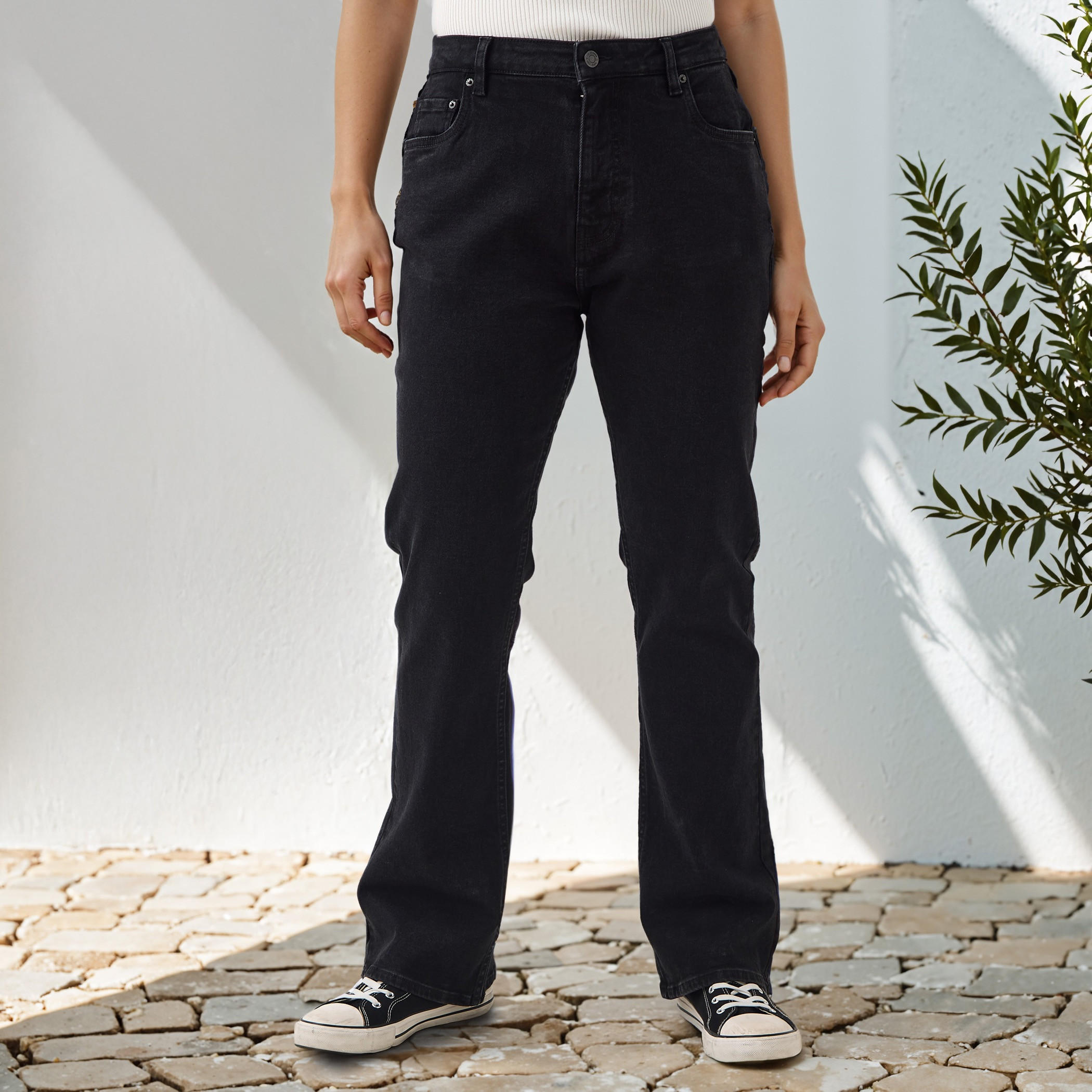 بنطلون جينز بقصّة بوت كت مع جيوب من لي كوبر-women-clothing-bottoms-jeans-image-5
