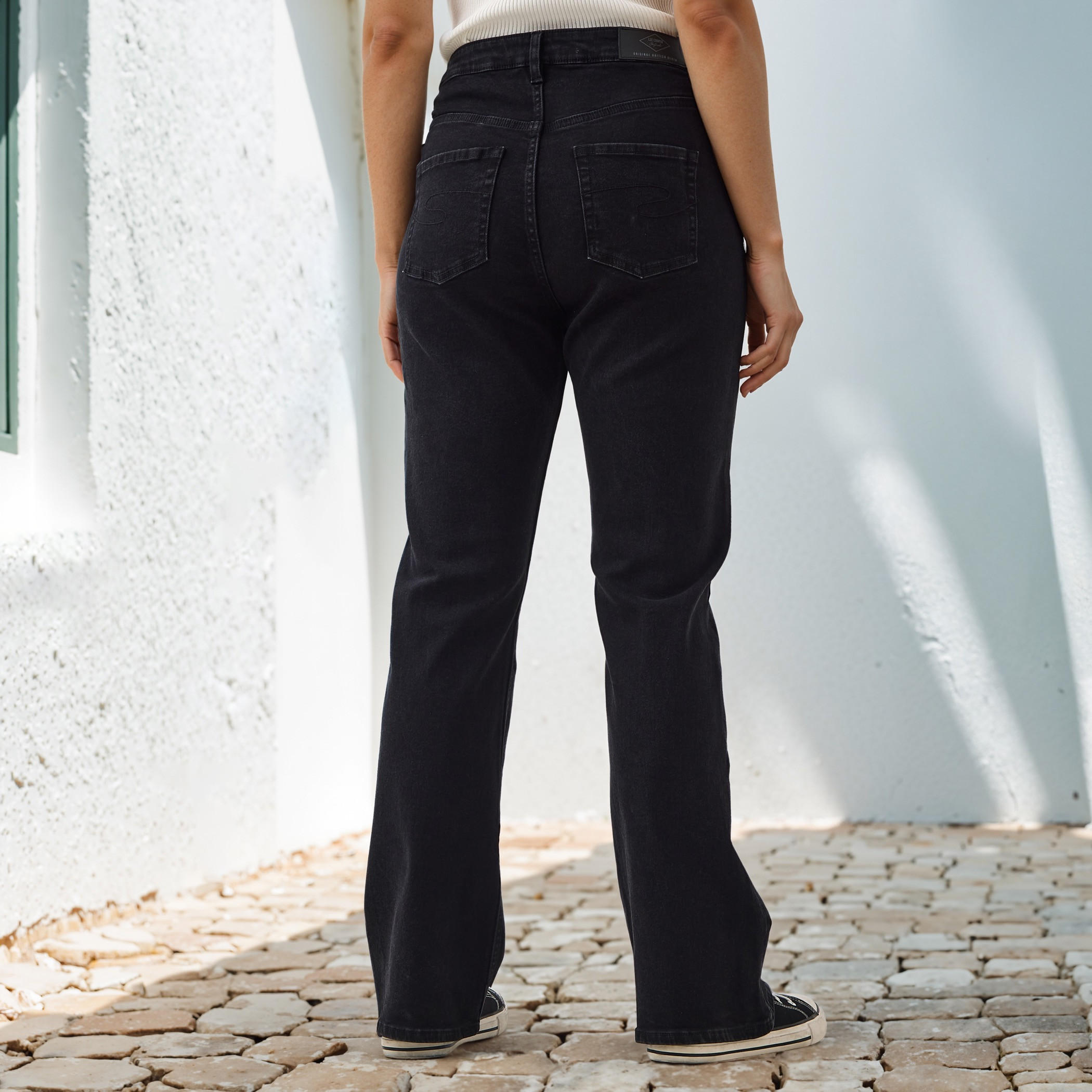 بنطلون جينز بقصّة بوت كت مع جيوب من لي كوبر-women-clothing-bottoms-jeans-image-3