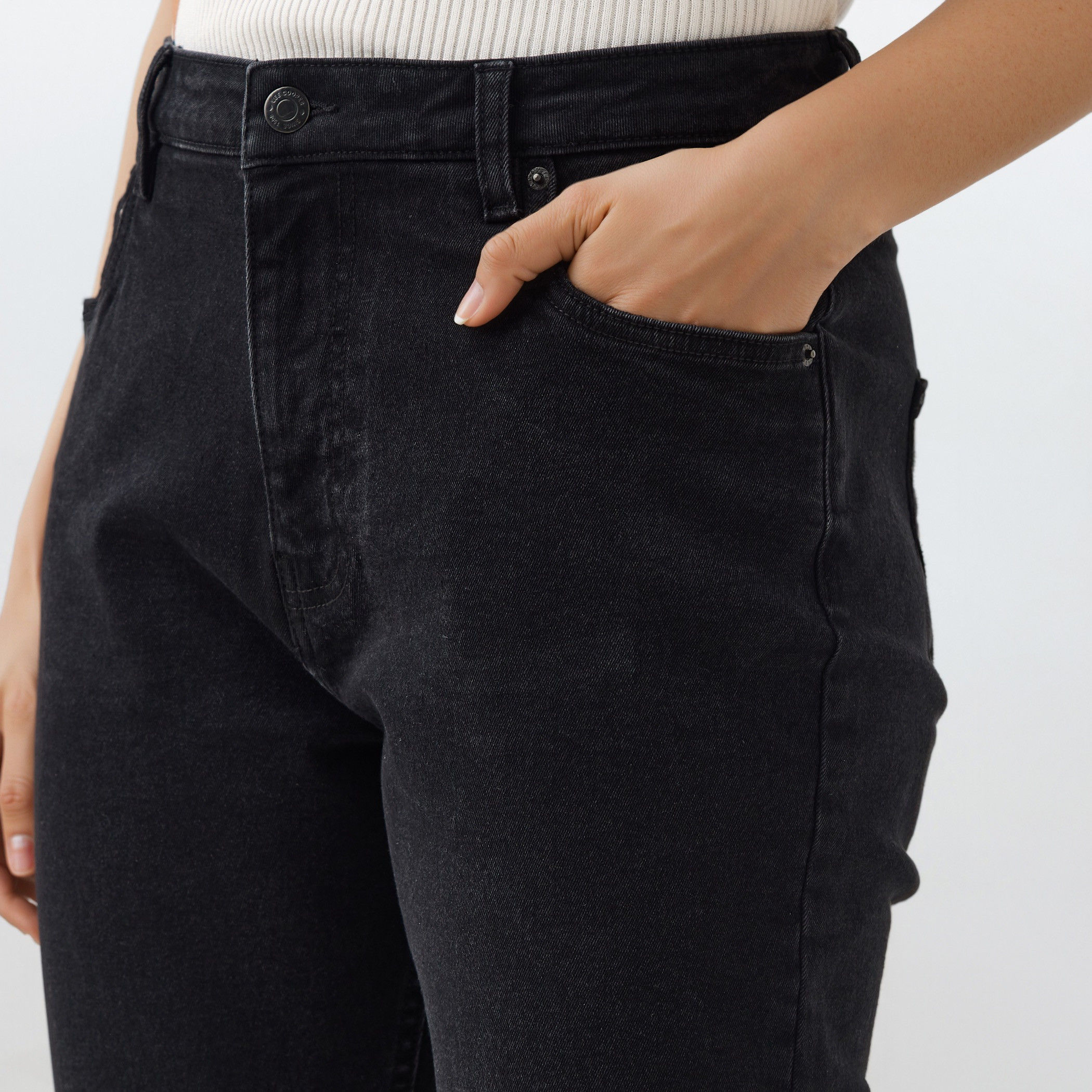 بنطلون جينز بقصّة بوت كت مع جيوب من لي كوبر-women-clothing-bottoms-jeans-image-2