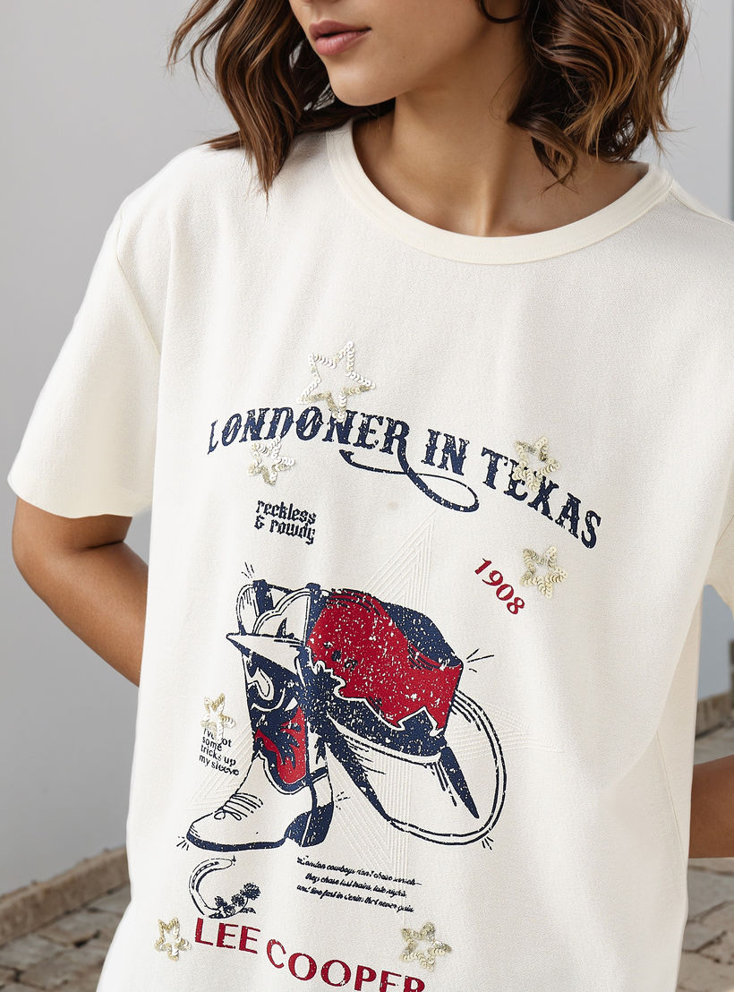 تيشيرت بقصة عادية وطبعات من لي كوبر-women-clothing-tshirts-image-2