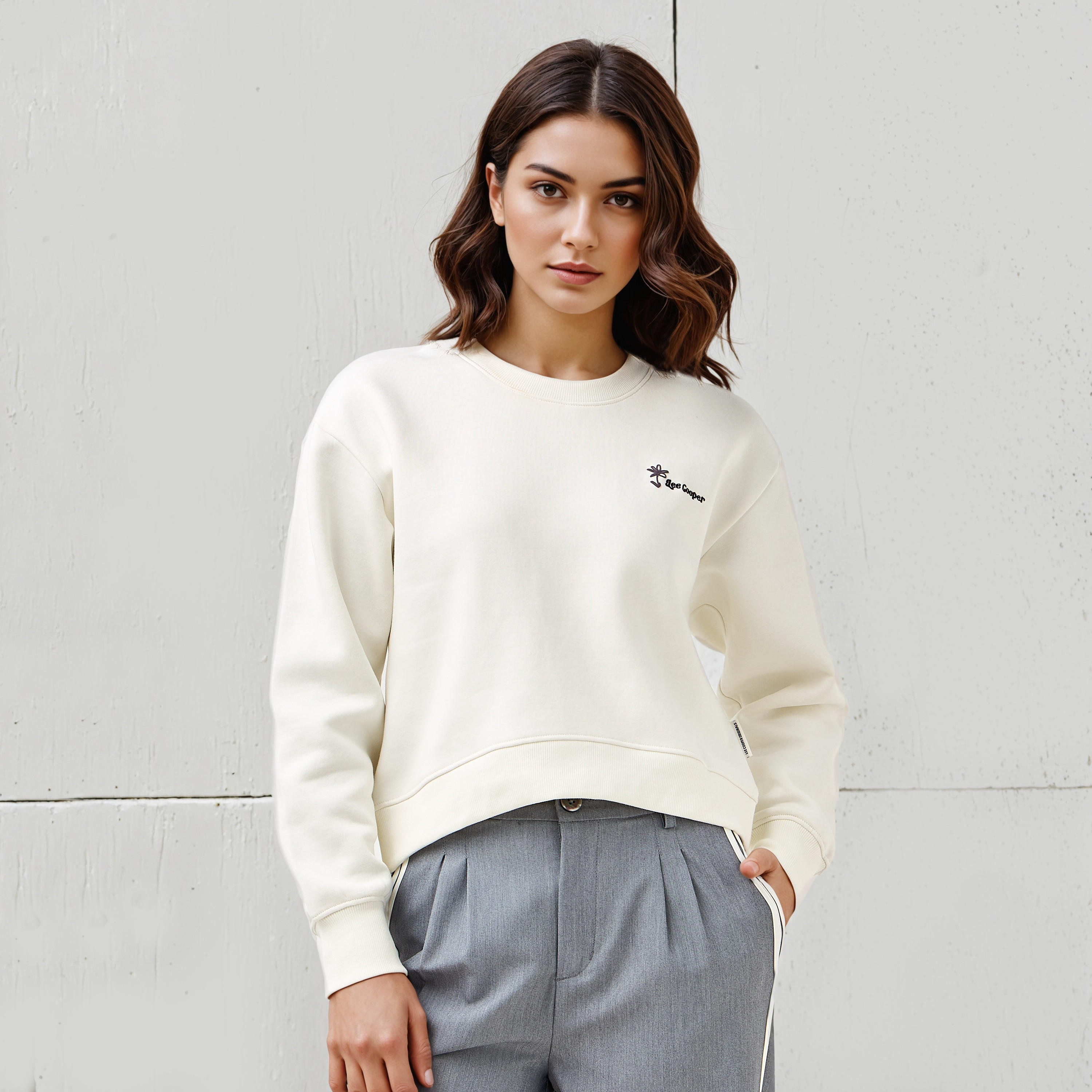 سويت شيرت بطبعات شعار من لي كوبر-women-winterwear-hoodiesandsweatshirts-sweatshirts-image-4