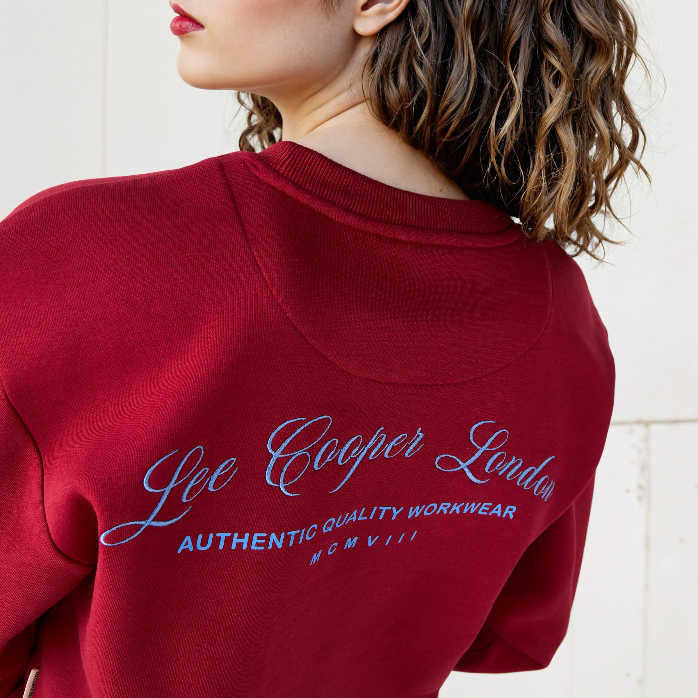 سويت شيرت بطبعات شعار من لي كوبر-women-winterwear-hoodiesandsweatshirts-sweatshirts-image-4