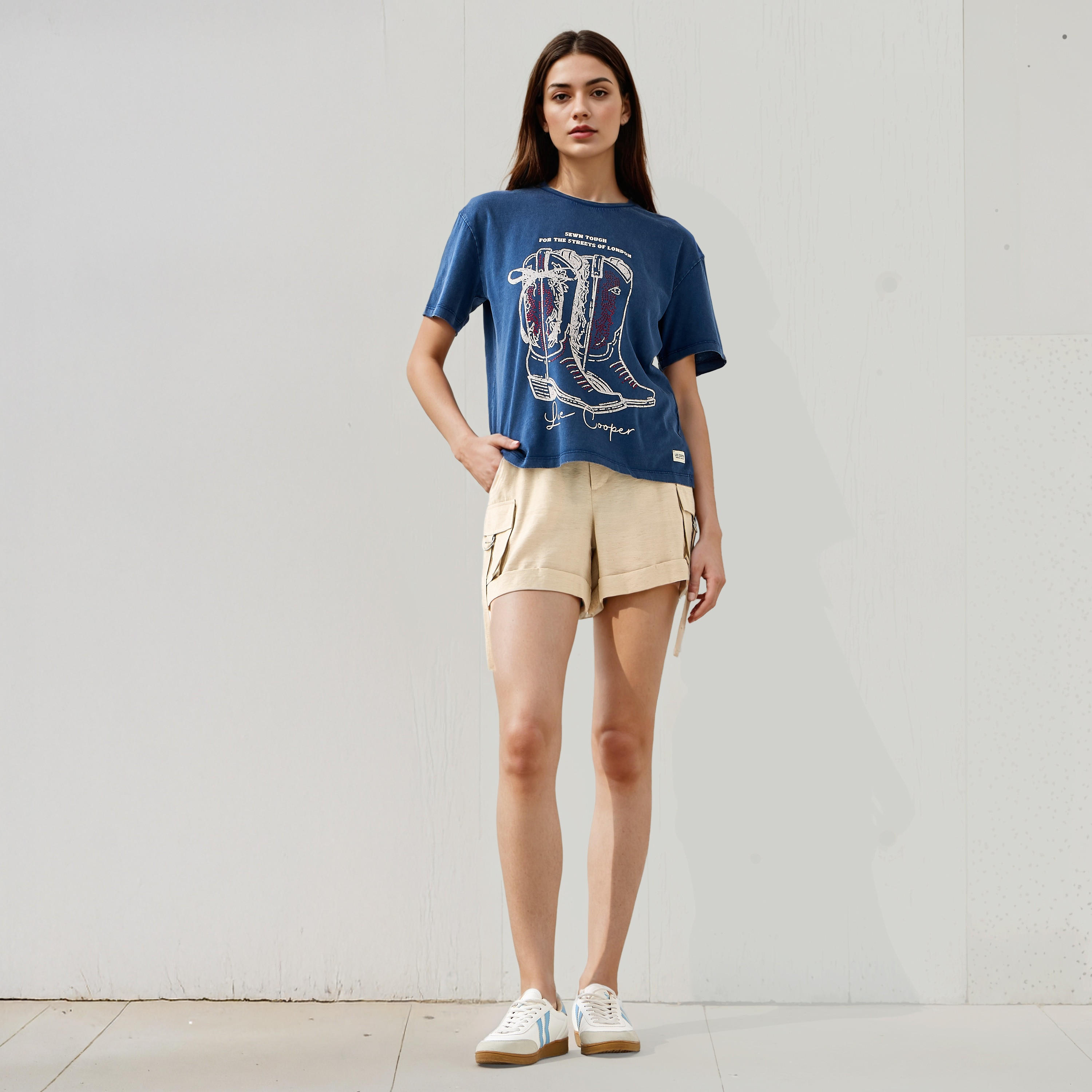 تيشيرت بزينة راينستون من لي كوبر-women-clothing-tshirts-image-4