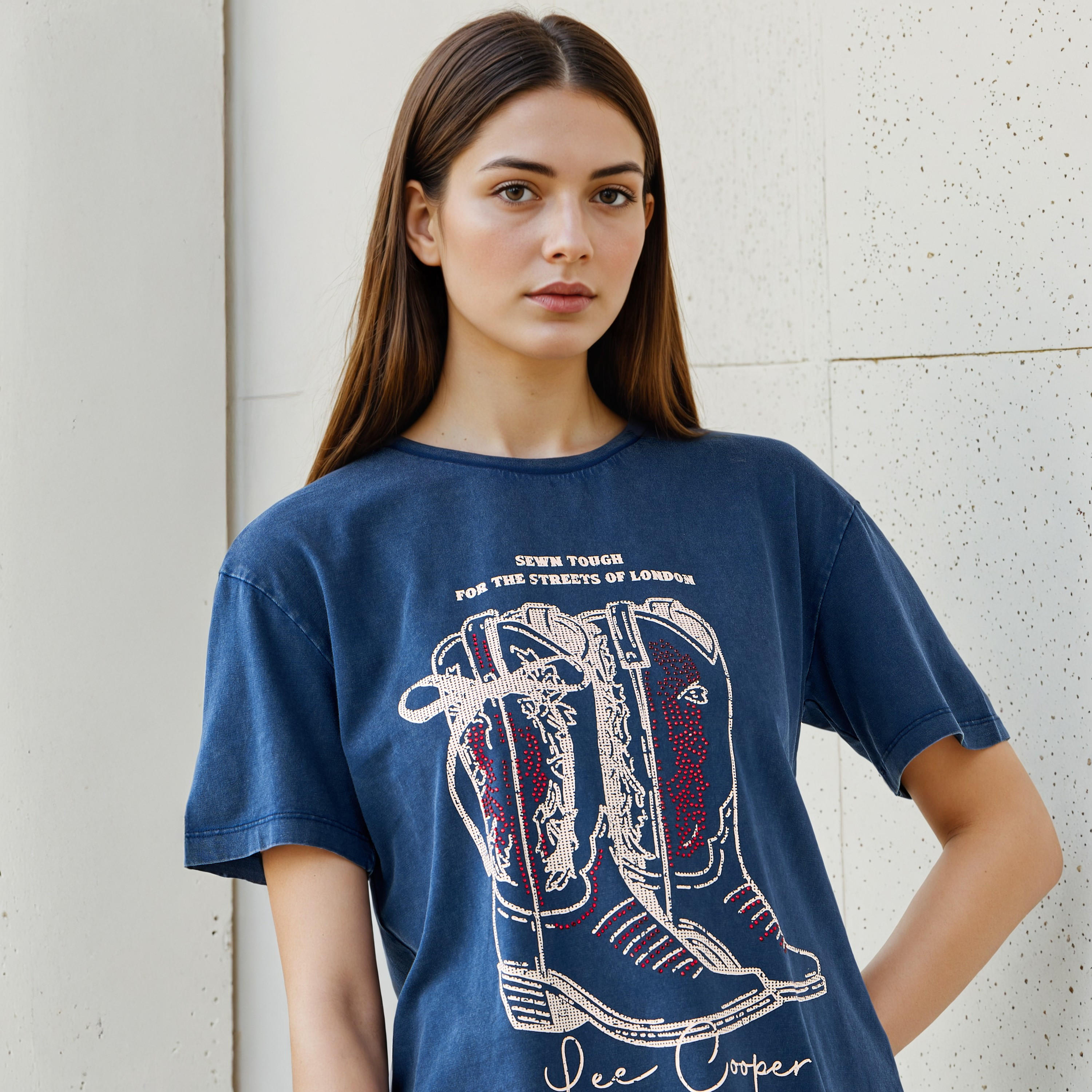 تيشيرت بزينة راينستون من لي كوبر-women-clothing-tshirts-image-2