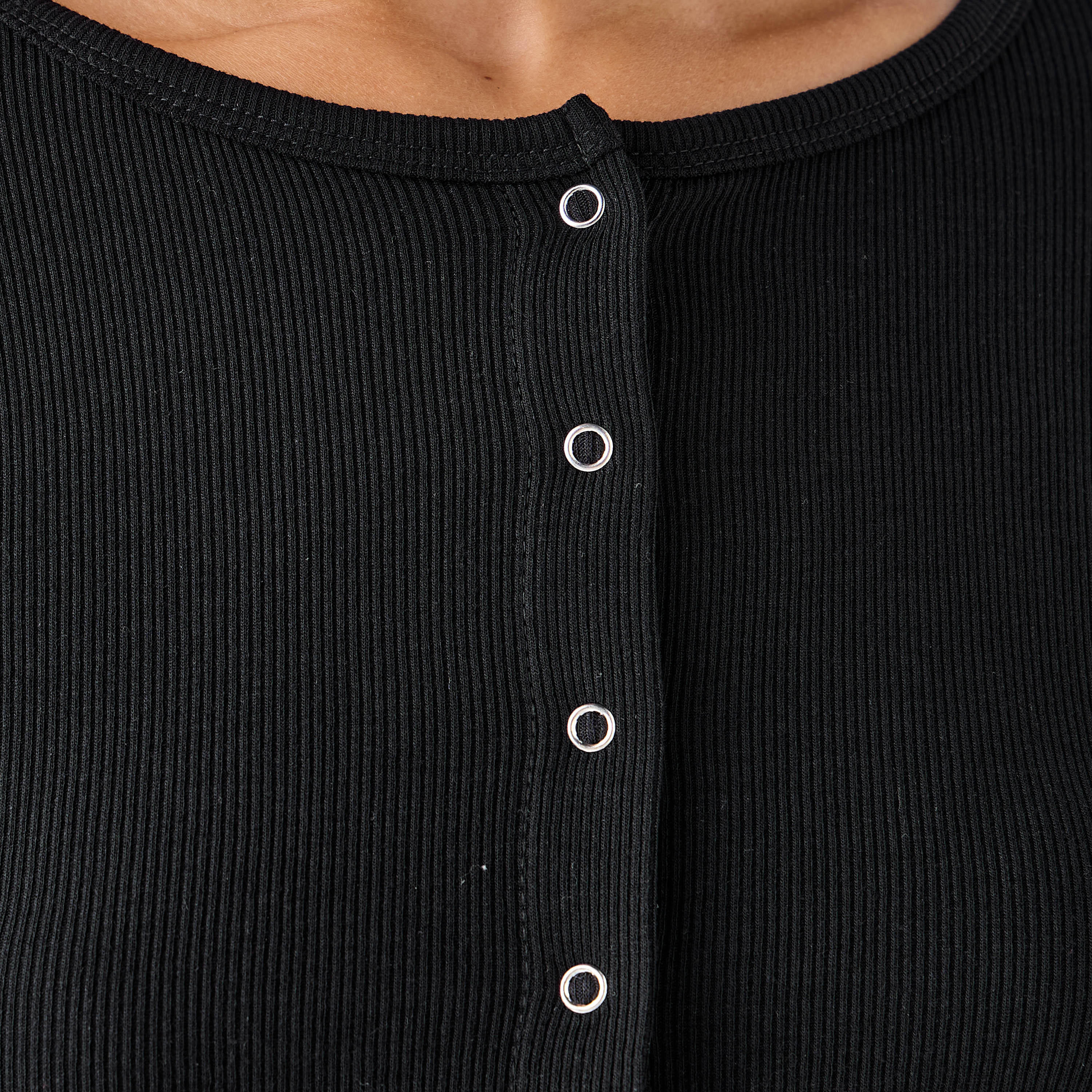 بلوزة هينلي مضلّعة بارزة الملمس بياقة مستديرة من لي كوبر-women-clothing-shirtsandblouses-blouses-image-2