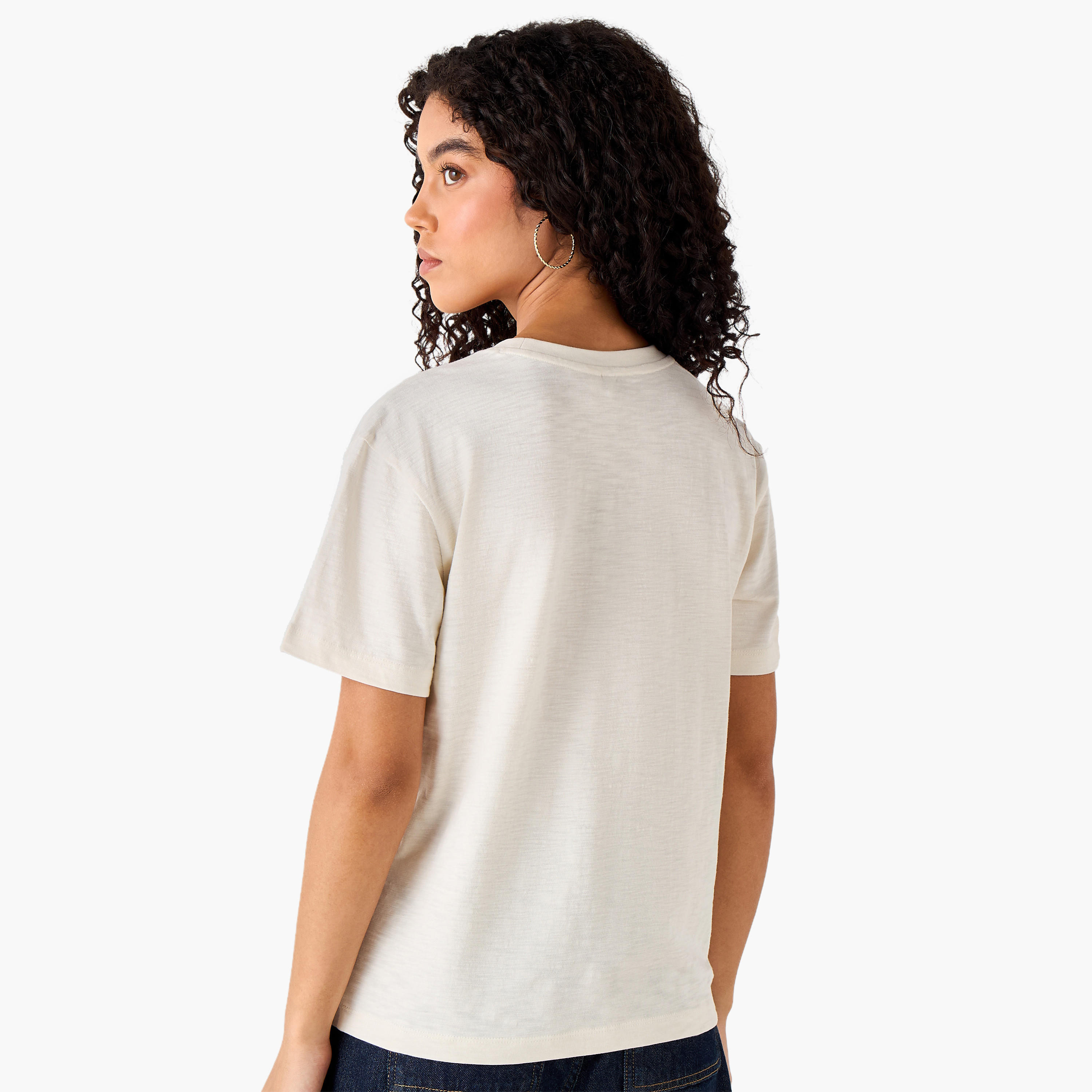 تيشيرت قطن بقصة عادية وتطريزات من لي كوبر-women-clothing-tshirts-image-3