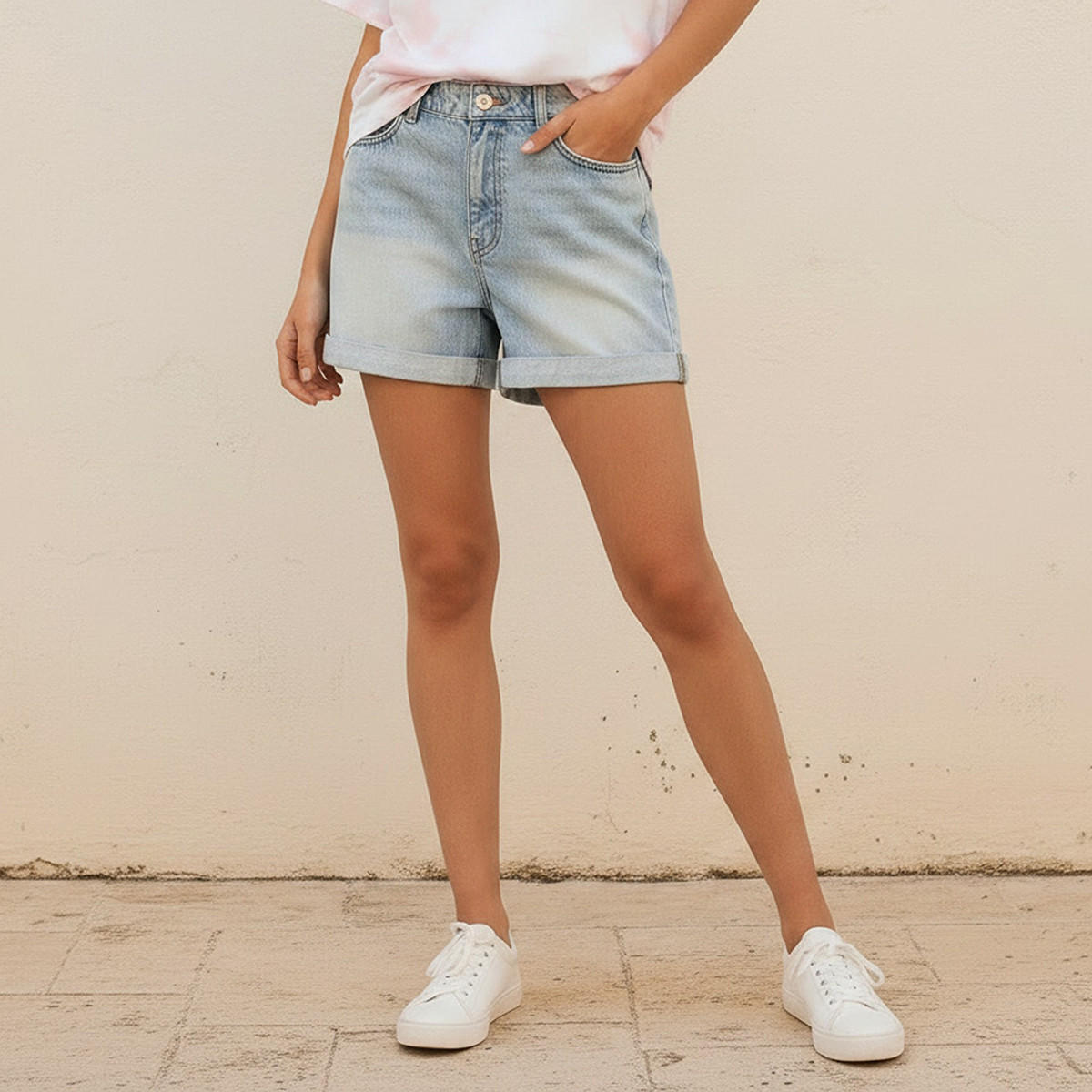 شورت جينز بخصر مرتفع وحواف مطوية-women-clothing-bottoms-shorts-image-1
