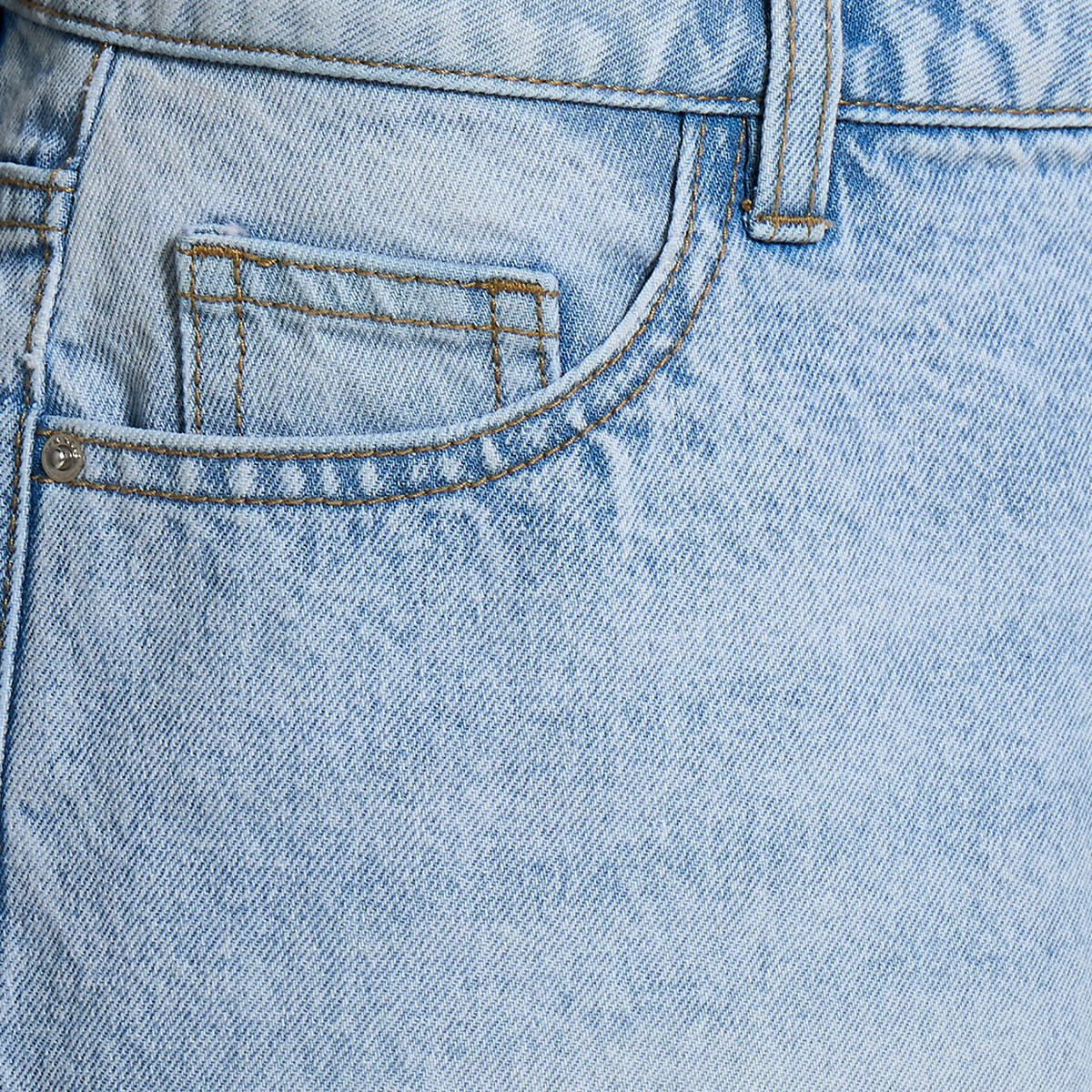 شورت جينز بخصر مرتفع وحواف مطوية-women-clothing-bottoms-shorts-image-2