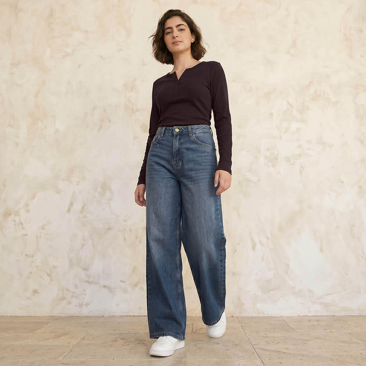 بلوزة مضلعة بنصف وصلة أزرار من لي كوبر-women-clothing-tshirts-image-3