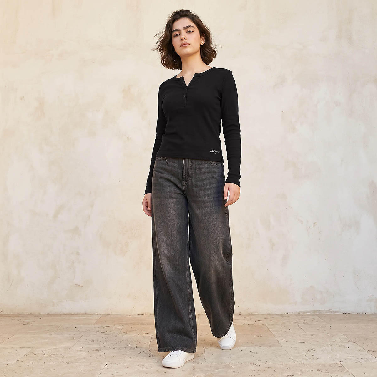 بلوزة مضلعة بنصف وصلة أزرار من لي كوبر-women-clothing-tshirts-image-3