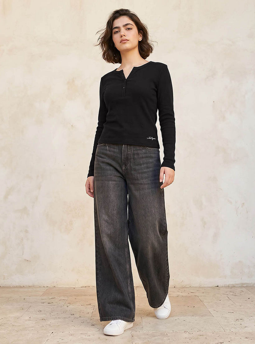 بلوزة مضلعة بنصف وصلة أزرار من لي كوبر-women-clothing-tshirts-image-3
