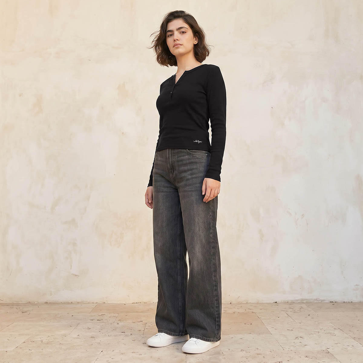 بلوزة مضلعة بنصف وصلة أزرار من لي كوبر-women-clothing-tshirts-image-5