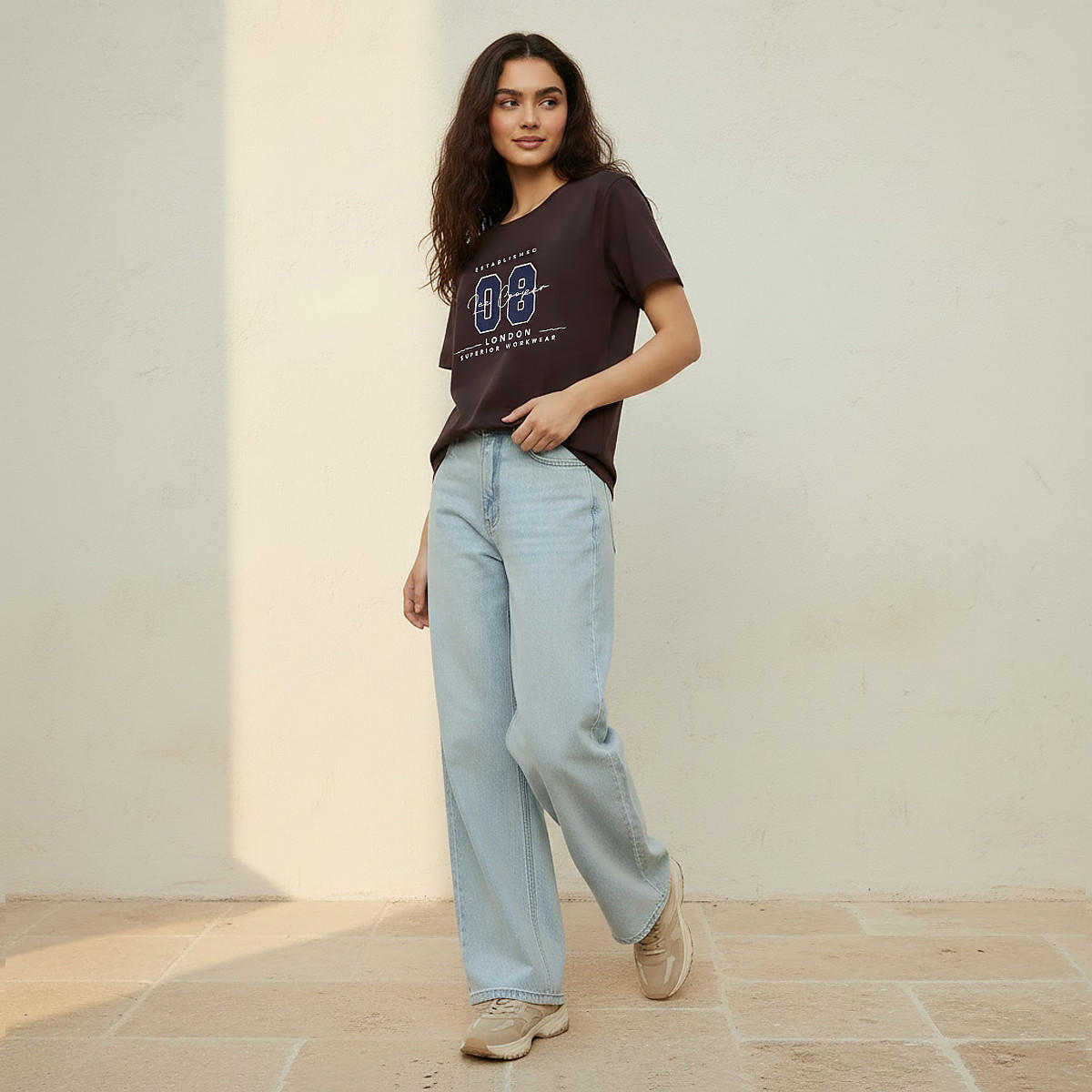 تيشرت قطن مطرز بقصّة مريحة من لي كوبر-women-clothing-tshirts-image-3