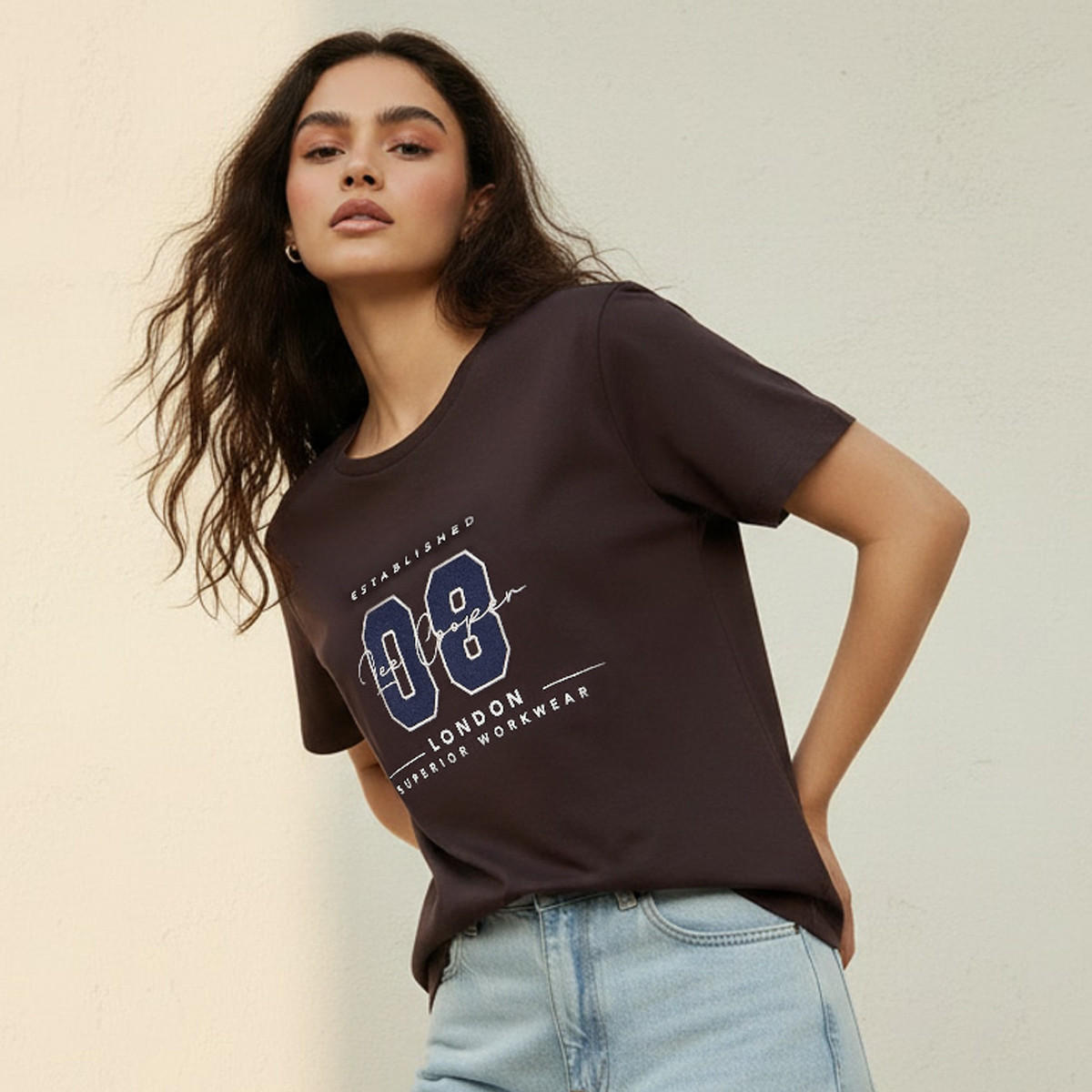 تيشرت قطن مطرز بقصّة مريحة من لي كوبر-women-clothing-tshirts-image-5