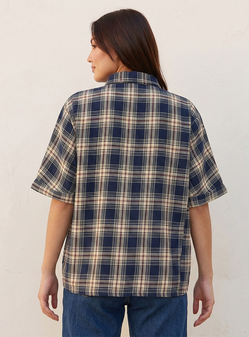 قميص قطن بقصة عادية ونقشة كاروهات من لي كوبر-women-clothing-shirtsandblouses-shirts-image-4
