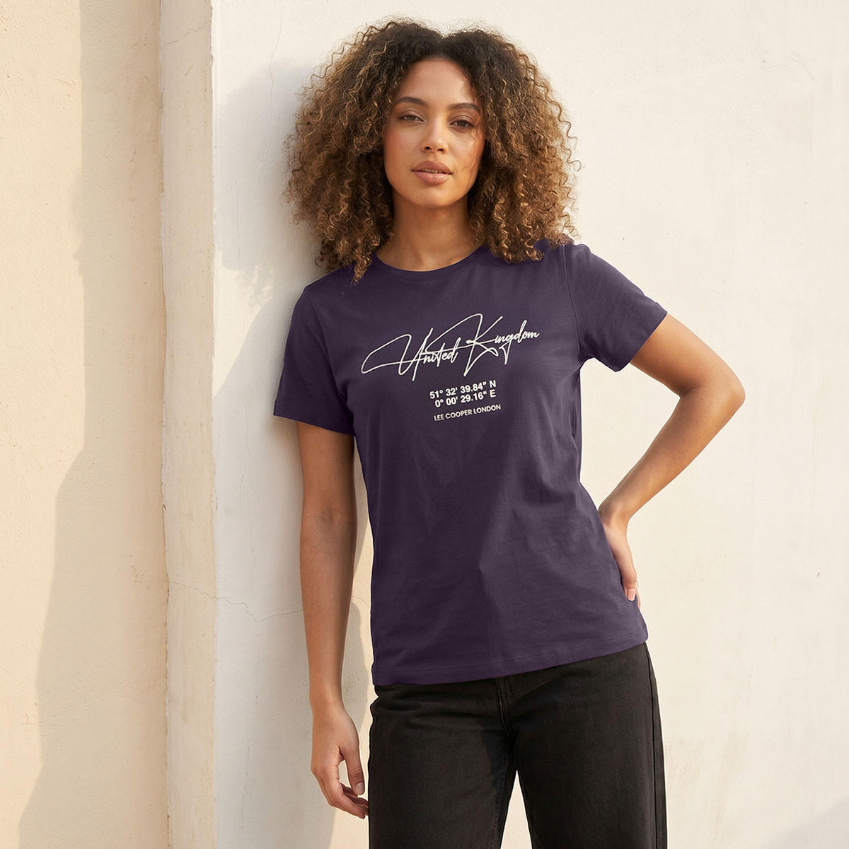 تيشيرت قطن بقصّة مريحة وطبعات من لي كوبر-women-clothing-tshirts-image-1