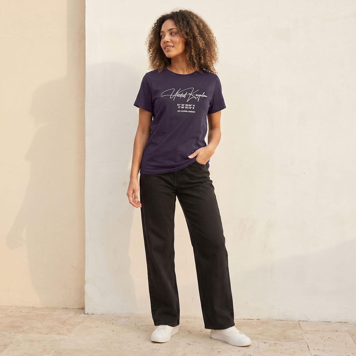 تيشيرت قطن بقصّة مريحة وطبعات من لي كوبر-women-clothing-tshirts-image-3