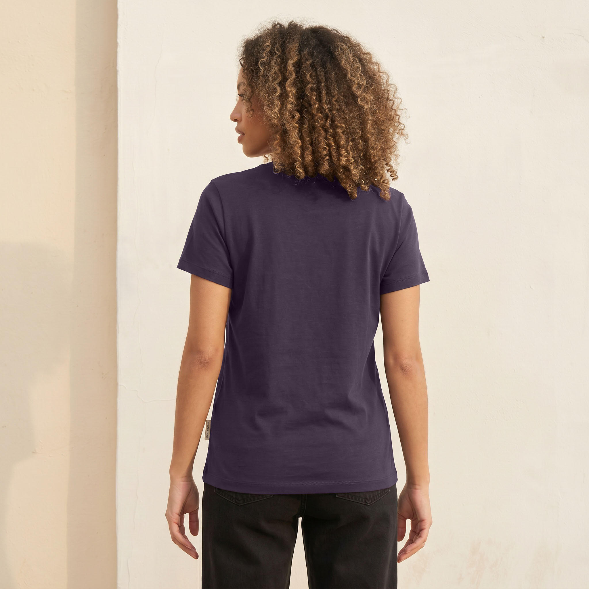 تيشيرت قطن بقصّة مريحة وطبعات من لي كوبر-women-clothing-tshirts-image-4