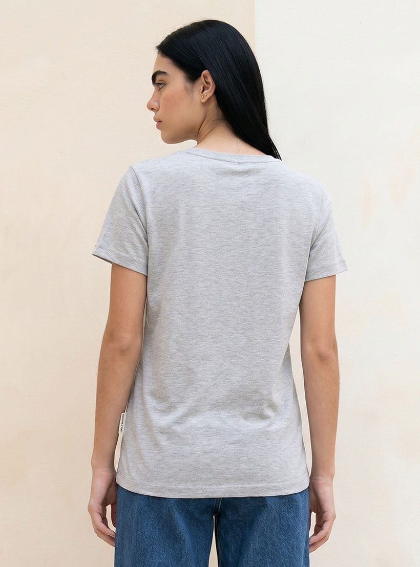 تيشيرت قطن بقصّة مريحة وطبعات من لي كوبر-women-clothing-tshirts-image-4
