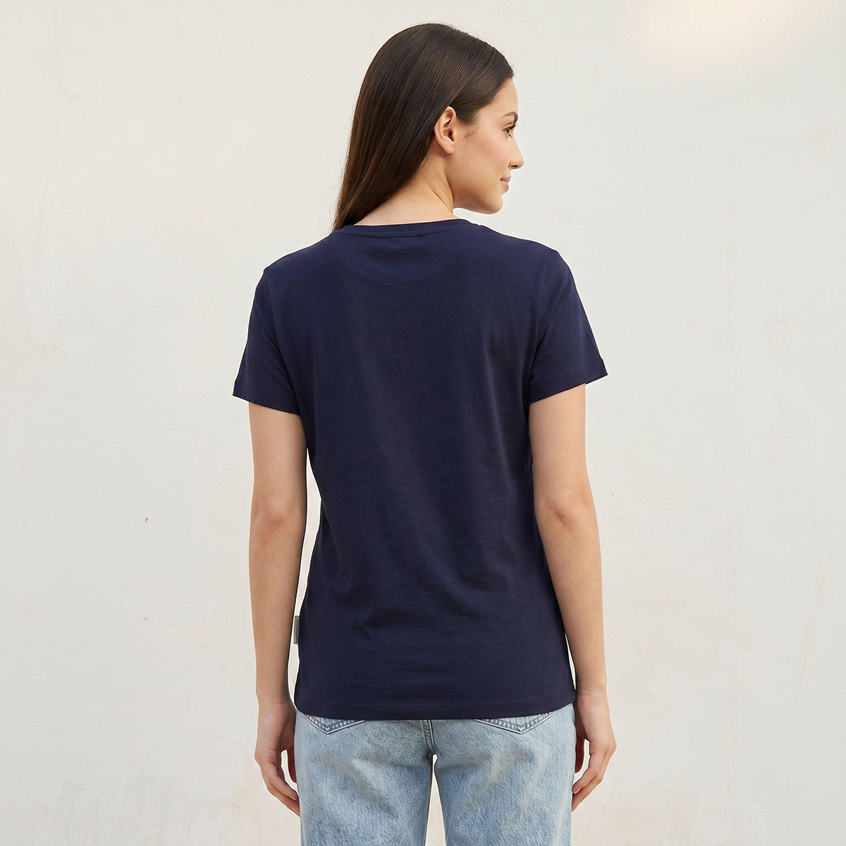 تيشيرت قطن بقصّة مريحة وطبعات من لي كوبر-women-clothing-tshirts-image-4