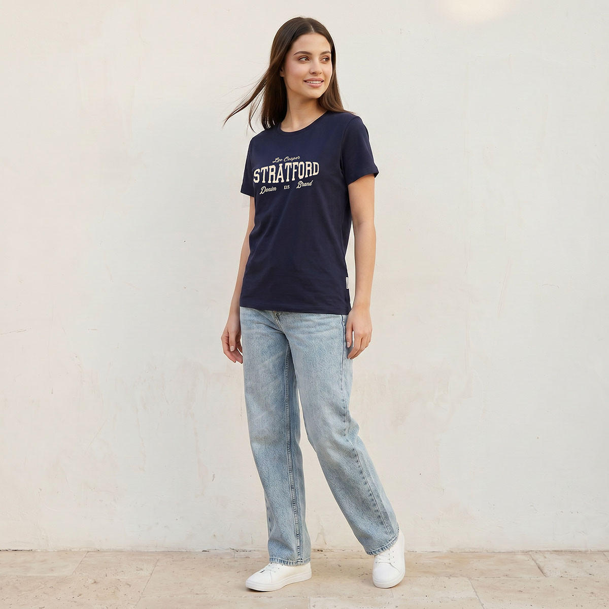 تيشيرت قطن بقصّة مريحة وطبعات من لي كوبر-women-clothing-tshirts-image-5