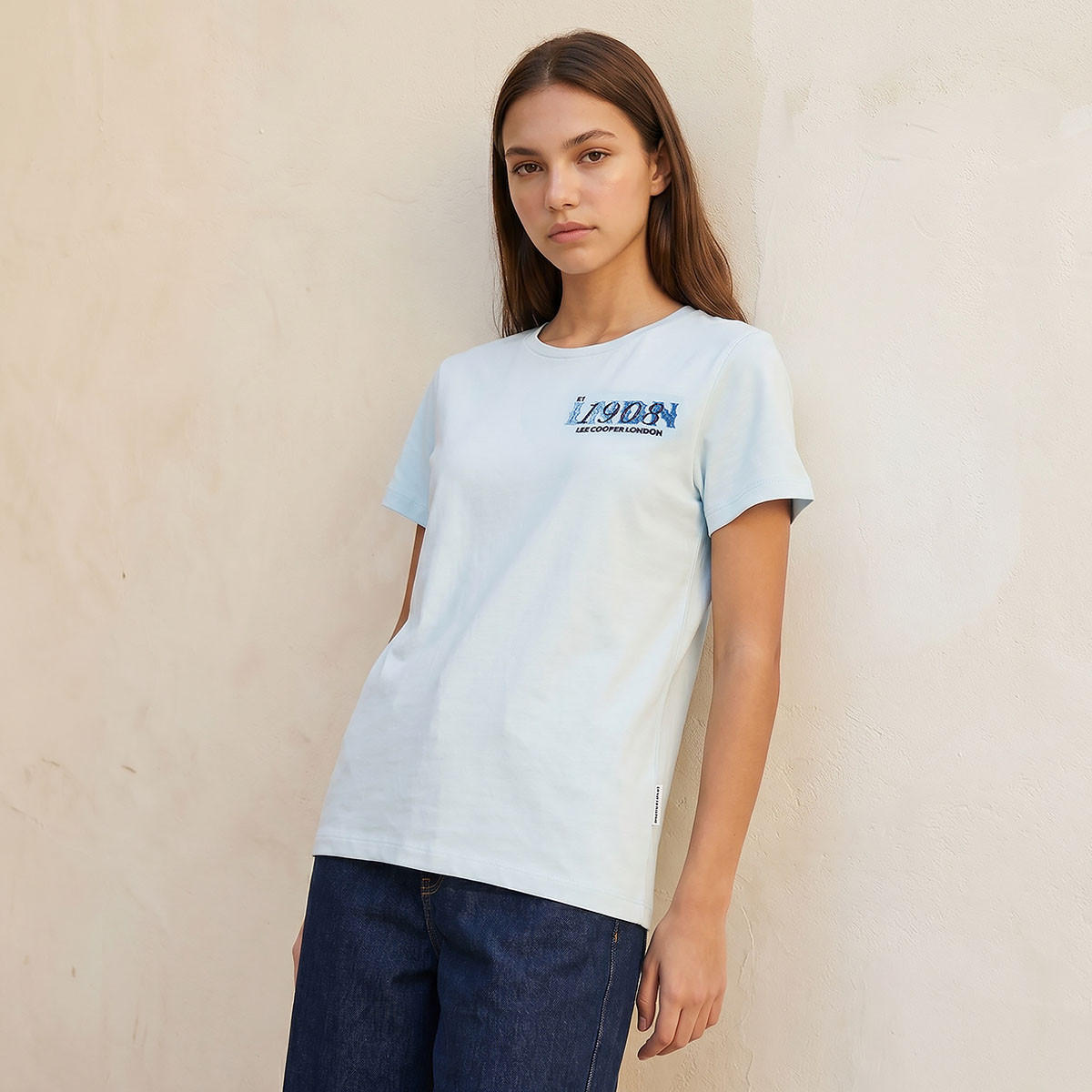 تيشيرت قطن بقصّة مريحة وطبعات من لي كوبر-women-clothing-tshirts-image-1