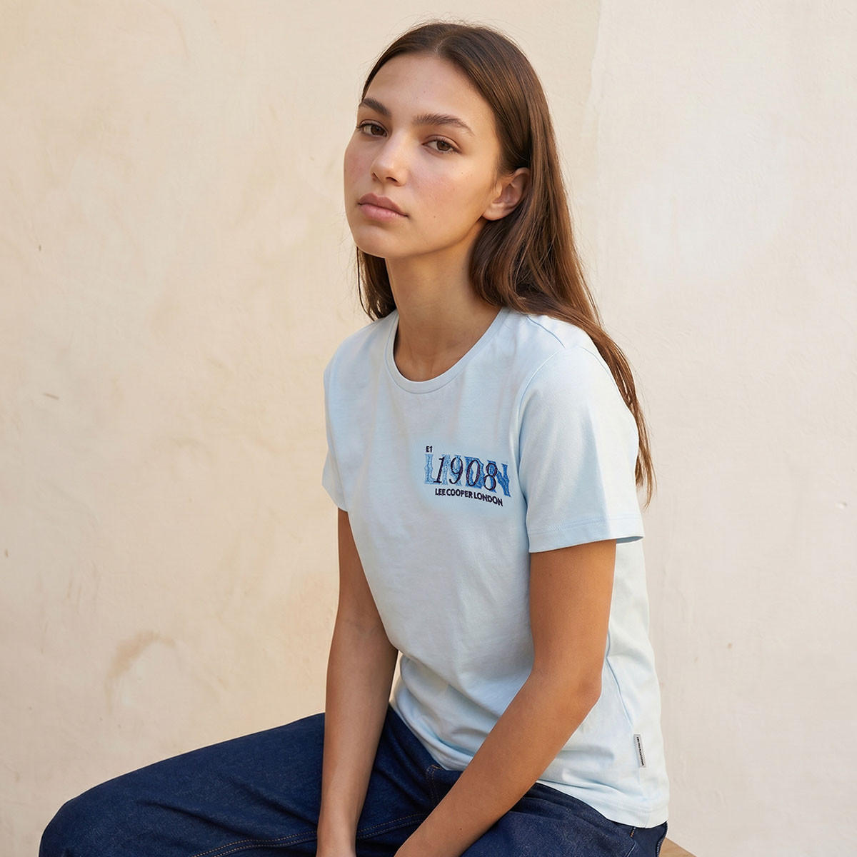 تيشيرت قطن بقصّة مريحة وطبعات من لي كوبر-women-clothing-tshirts-image-5