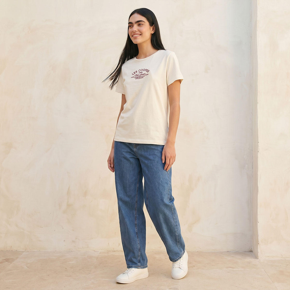 تيشيرت قطن بقصّة مريحة وطبعات من لي كوبر-women-clothing-tshirts-image-5