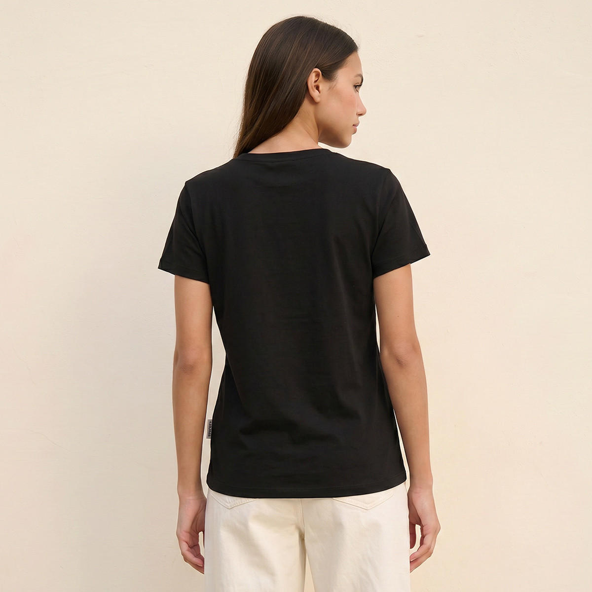 تيشيرت قطن بقصّة مريحة وطبعات من لي كوبر-women-clothing-tshirts-image-4