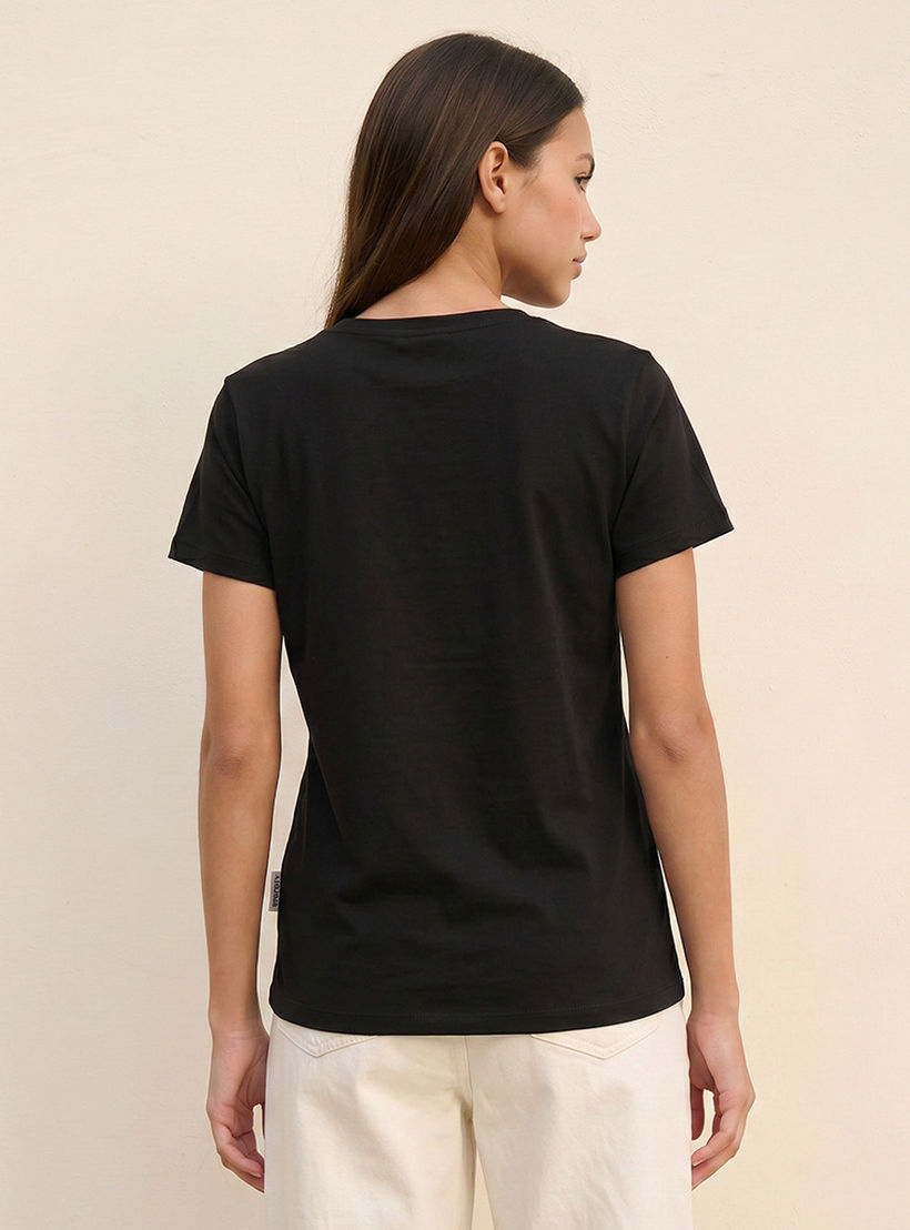 تيشيرت قطن بقصّة مريحة وطبعات من لي كوبر-women-clothing-tshirts-image-4