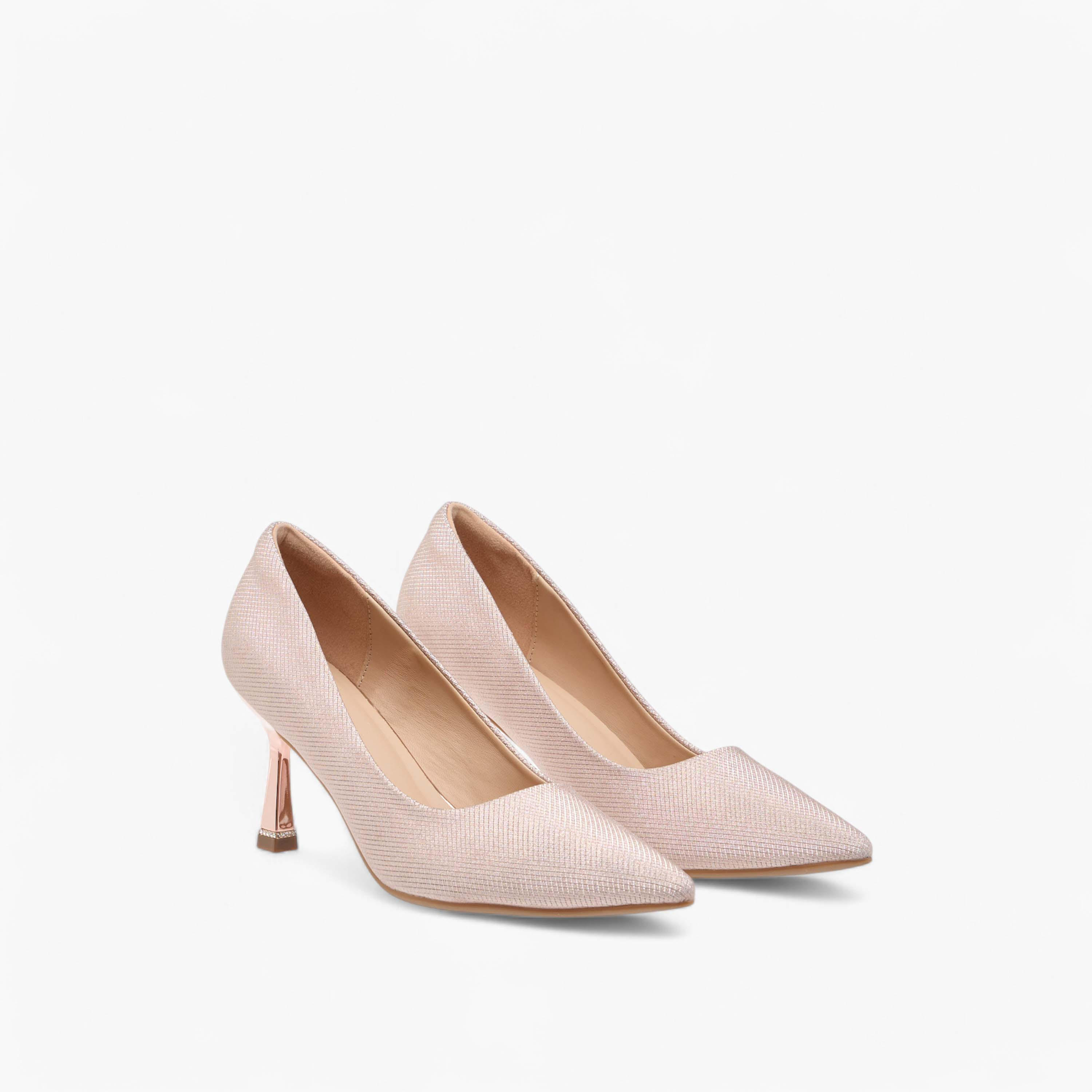 حذاء كلاسيكي بارز الملمس سهل الارتداء بمقدمة مدببة وكعب ستيليتو من فلورا بيلا-women-shoes-heels-image-1