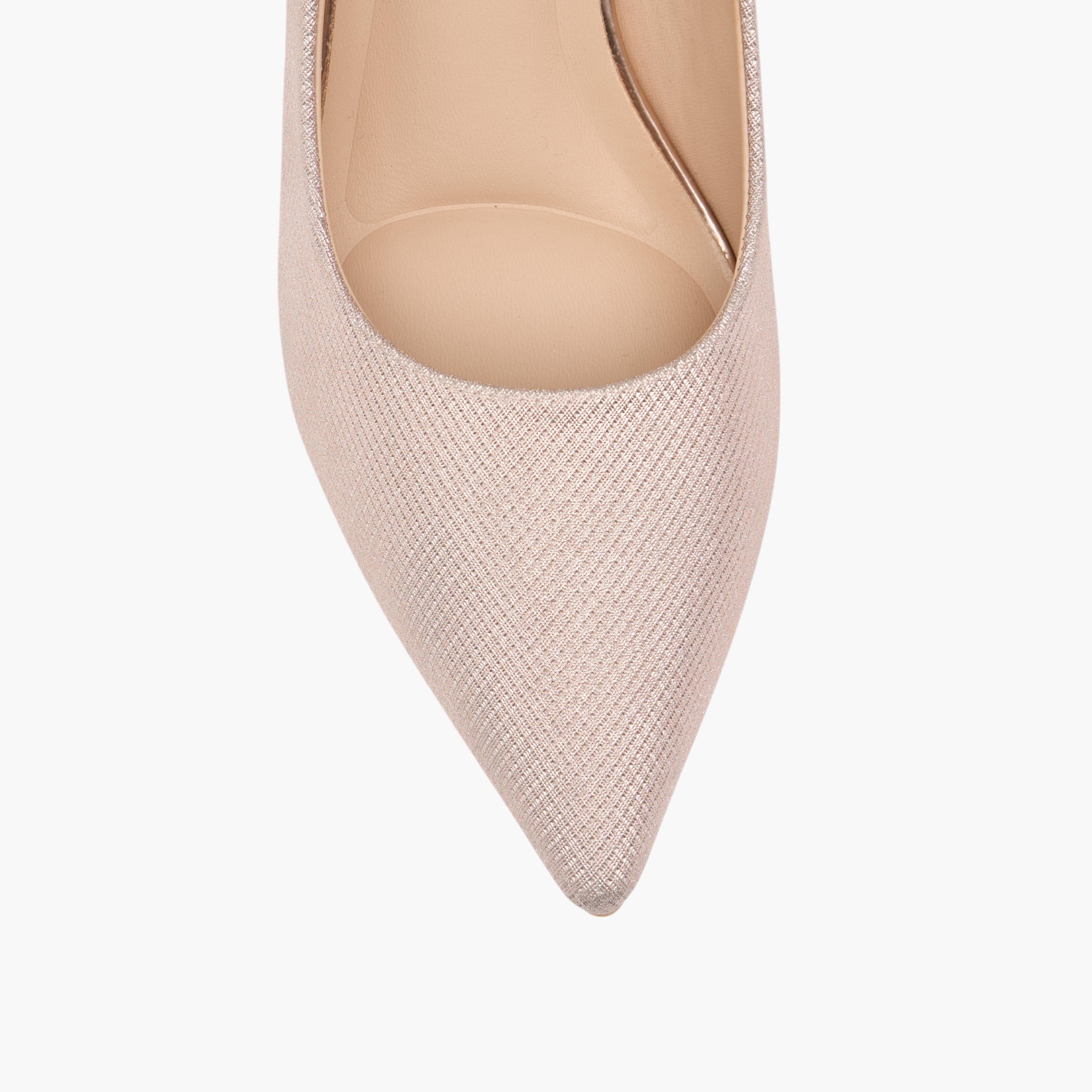 حذاء كلاسيكي بارز الملمس سهل الارتداء بمقدمة مدببة وكعب ستيليتو من فلورا بيلا-women-shoes-heels-image-4