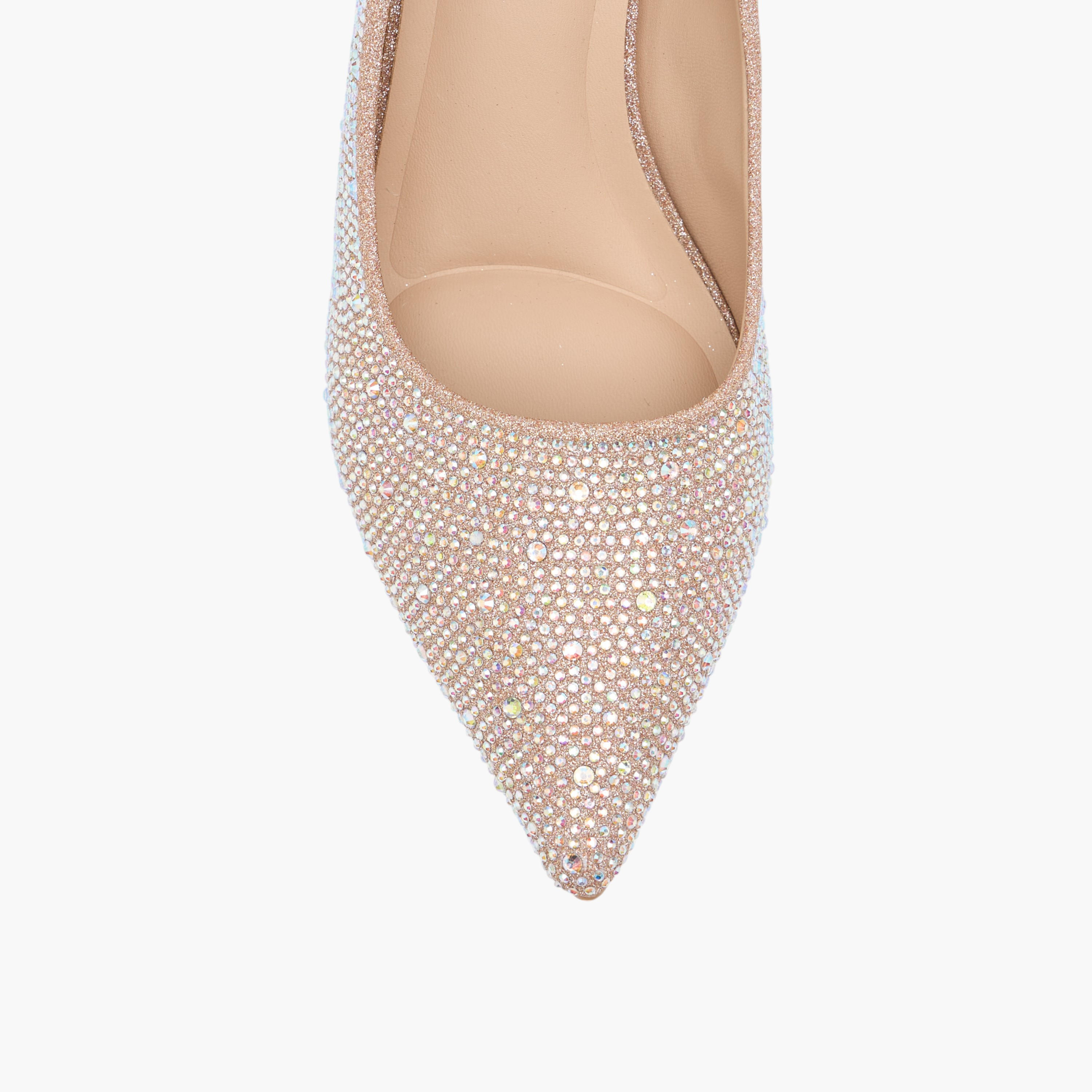 حذاء كلاسيكي مزين سهل الارتداء وبمقدمة مدببة وكعب ستيليتو من فلورا بيلا-women-shoes-heels-image-4