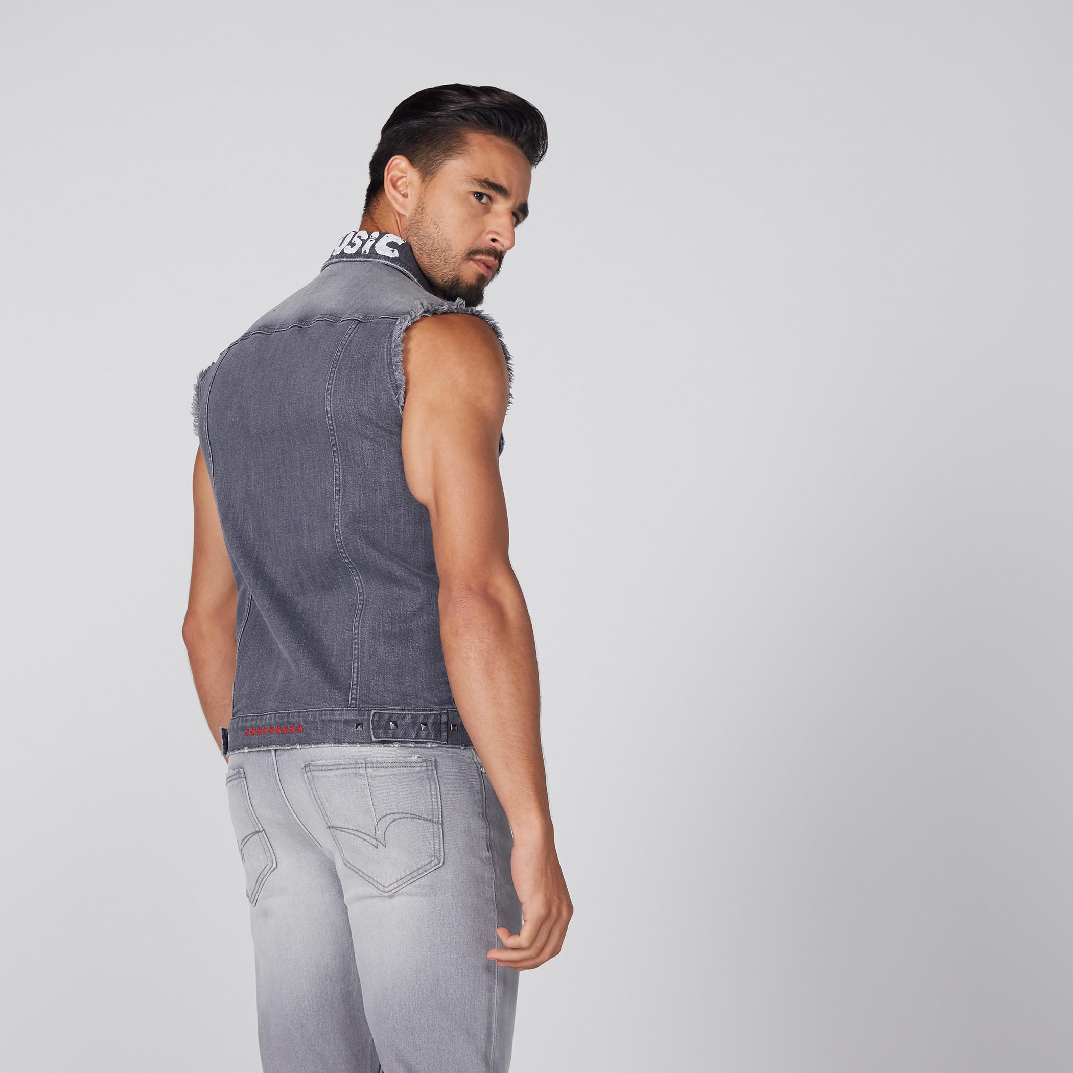 جاكيت دون أكمام بطبعات وجيوب بطيّة من لي كوبر-men-clothing-jacketsandblazers-jackets-image-3