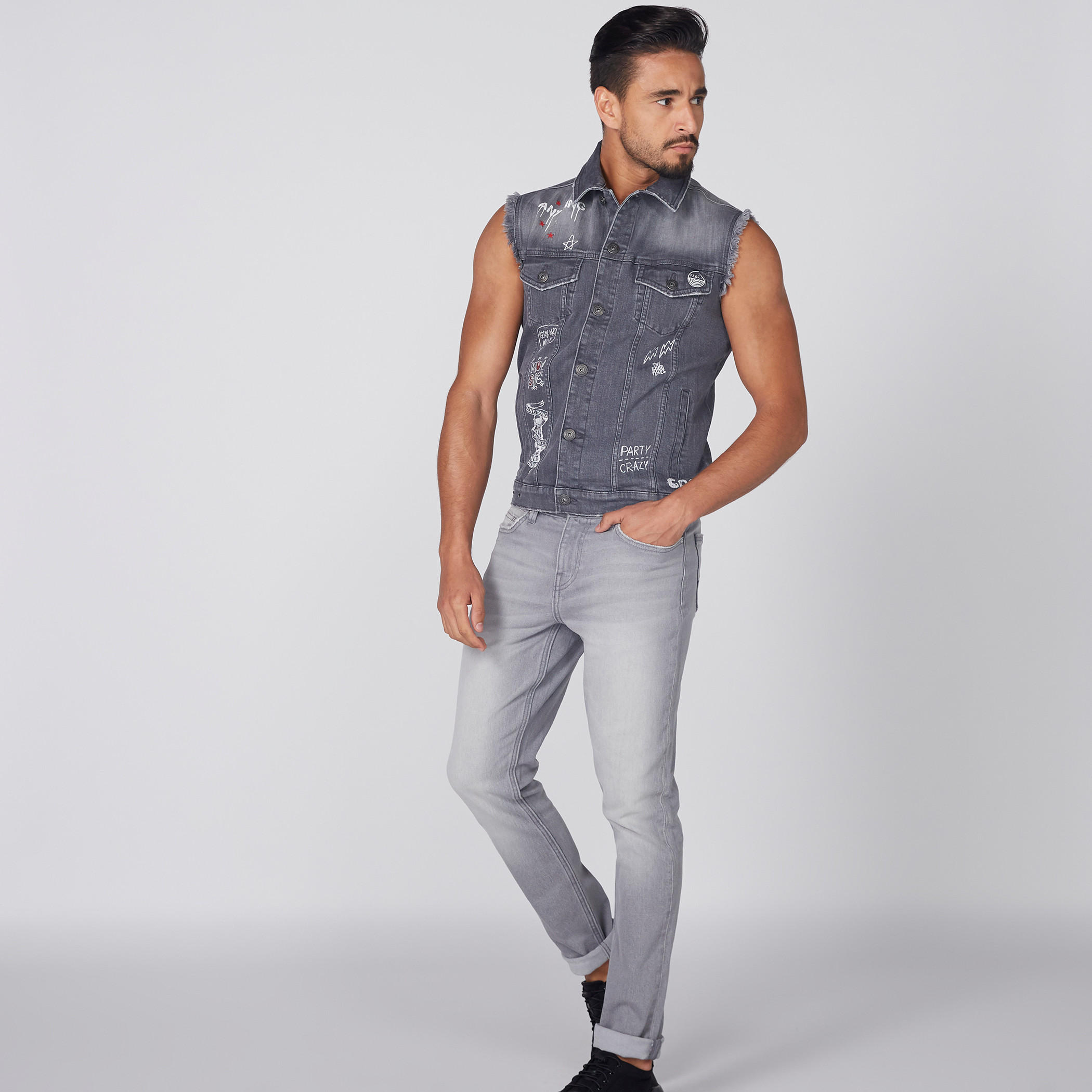 جاكيت دون أكمام بطبعات وجيوب بطيّة من لي كوبر-men-clothing-jacketsandblazers-jackets-image-4