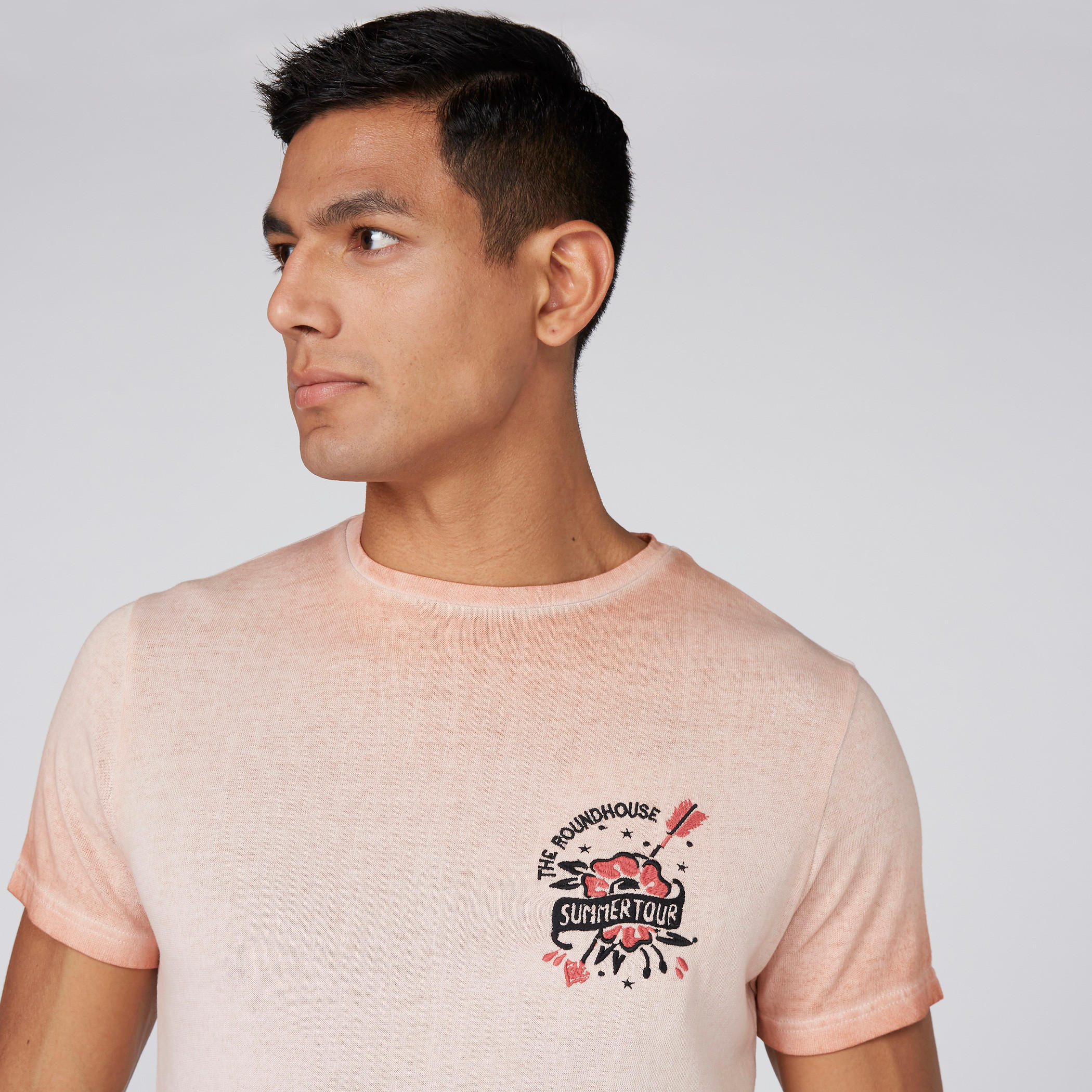 تيشيرت مطرز بأكمام قصيرة من لي كوبر-men-clothing-tshirtsandpolos-tshirts-image-4