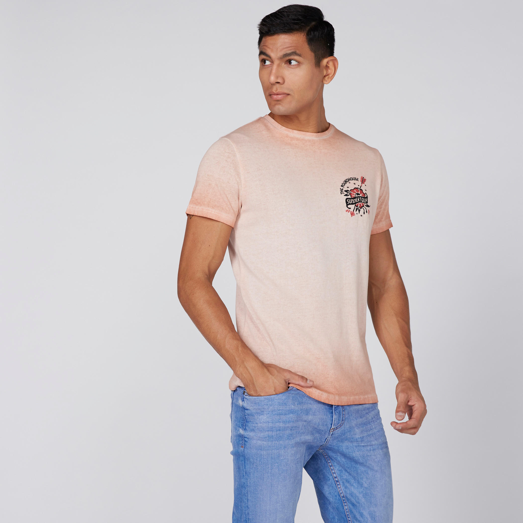 تيشيرت مطرز بأكمام قصيرة من لي كوبر-men-clothing-tshirtsandpolos-tshirts-image-2