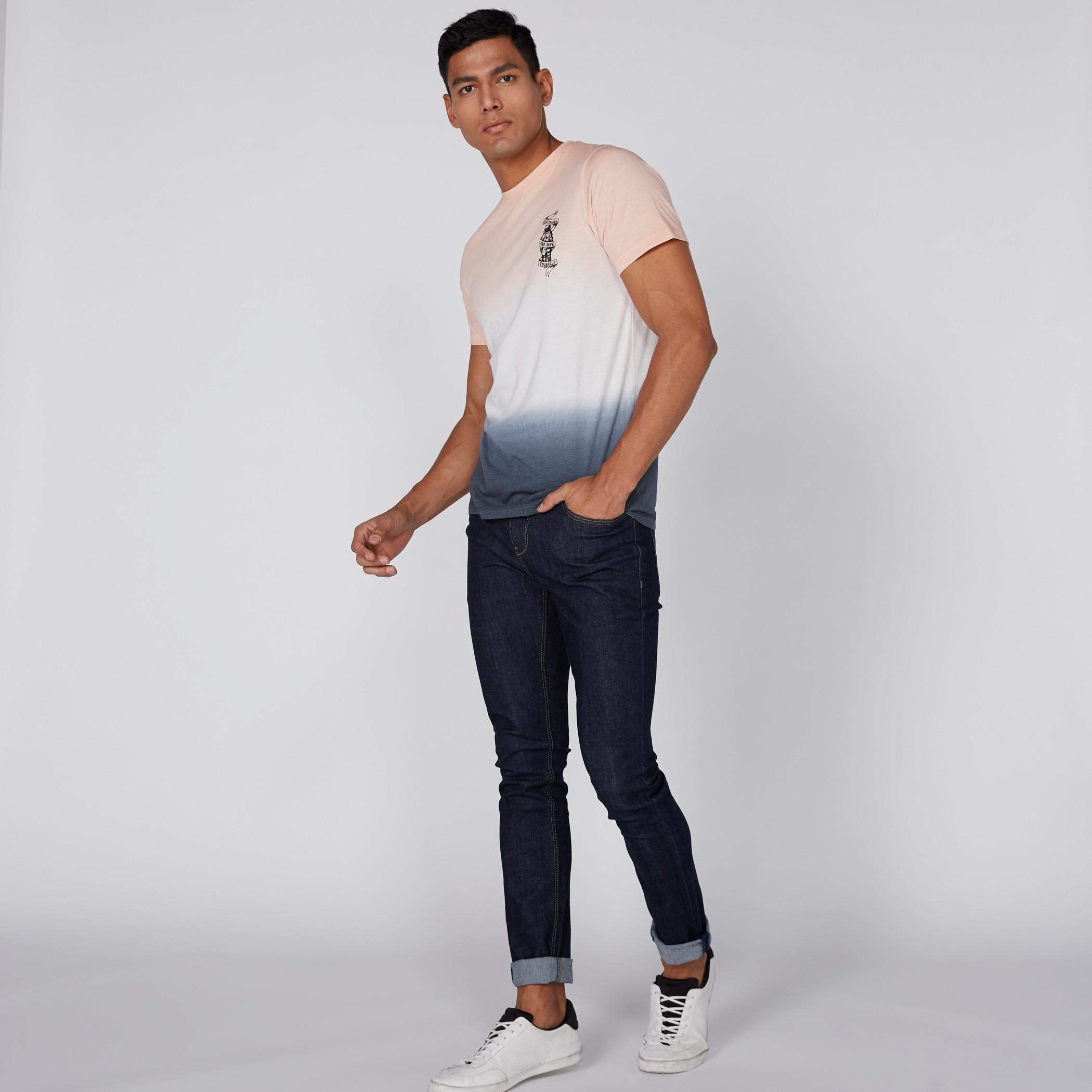 تيشيرت بياقة مستديرة وأكمام قصيرة وطبعات من لي كوبر-men-clothing-tshirtsandpolos-tshirts-image-2