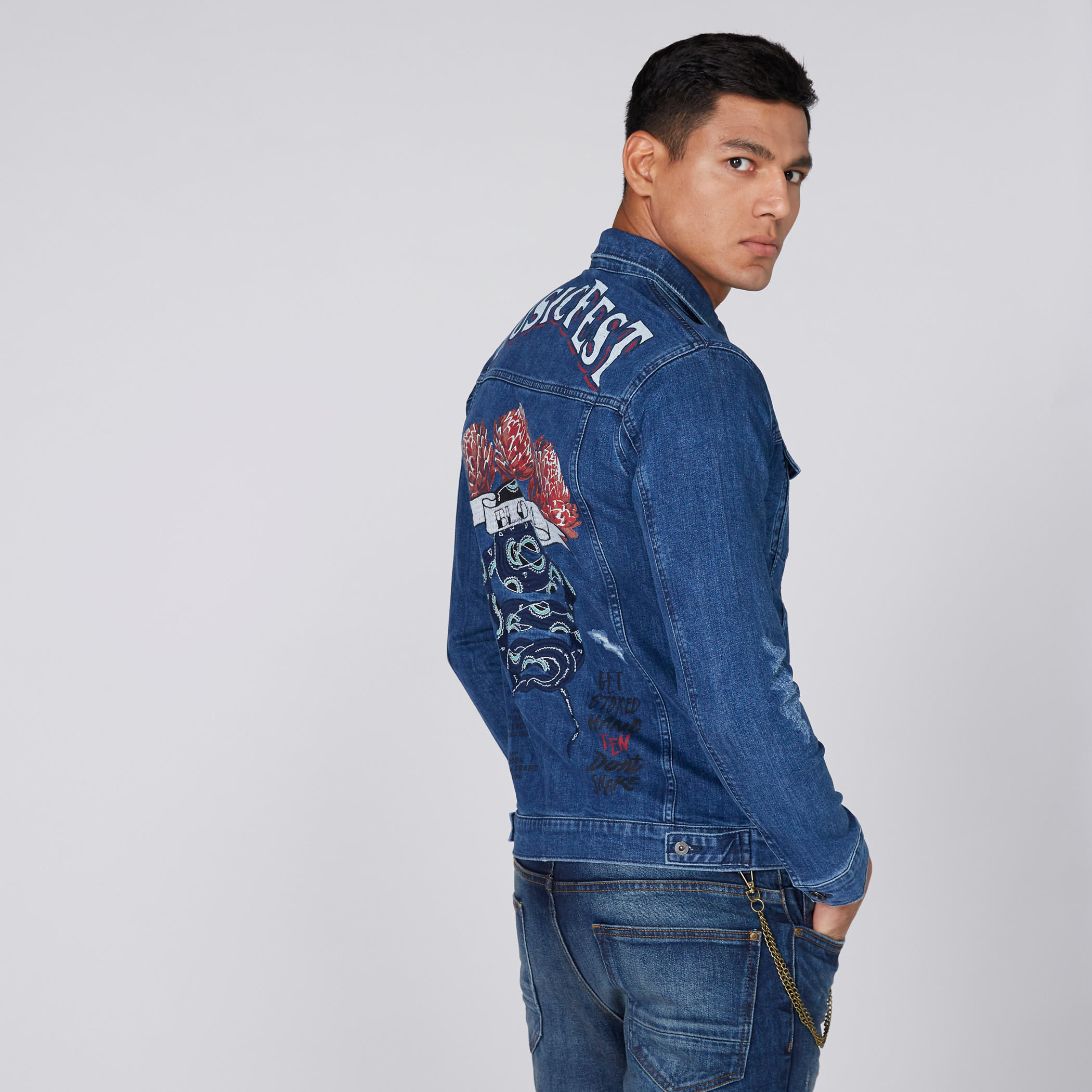جاكيت من الدينم بأكمام طويلة وأزرار وطبعات من لي كوبر-men-clothing-jacketsandblazers-jackets-image-1