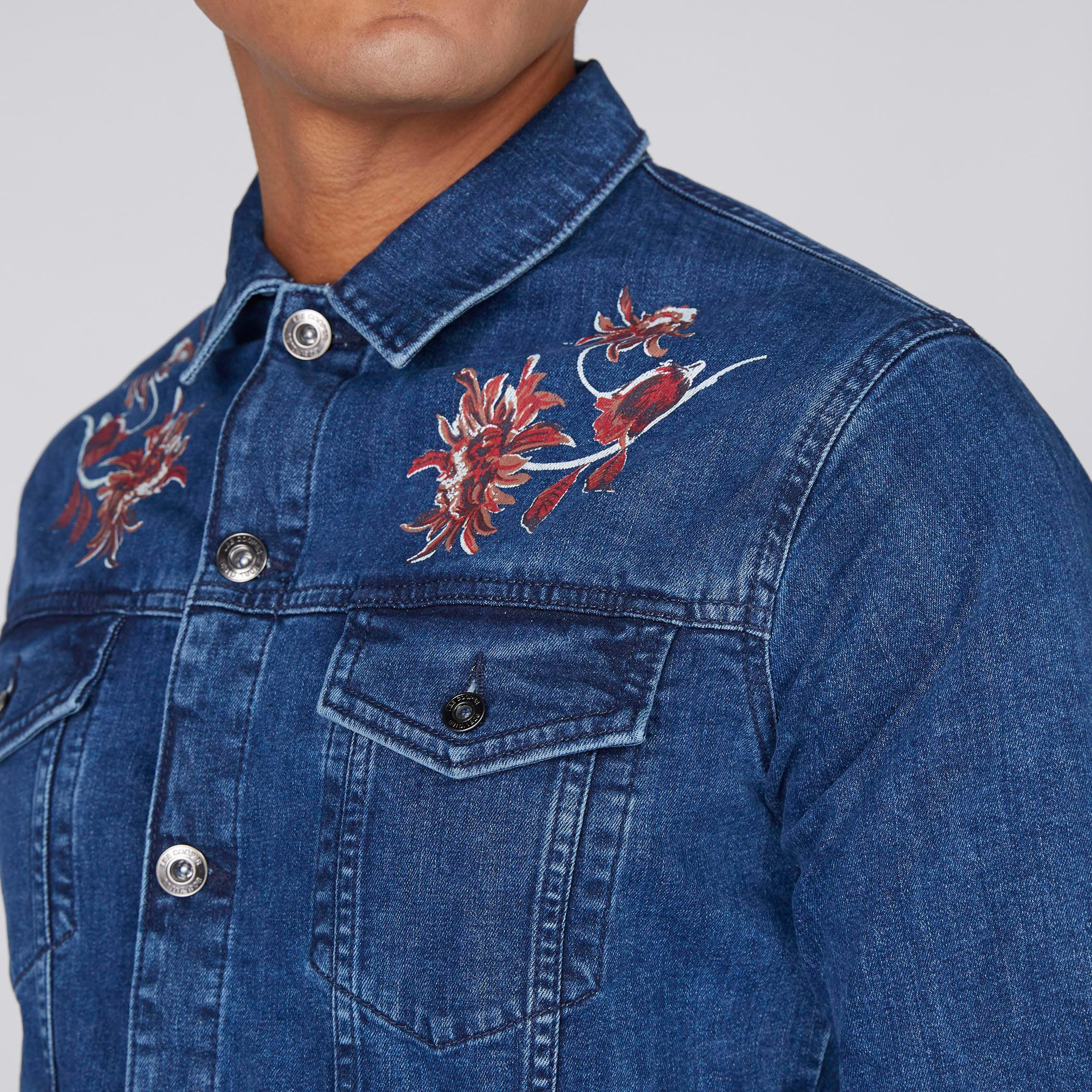 جاكيت من الدينم بأكمام طويلة وأزرار وطبعات من لي كوبر-men-clothing-jacketsandblazers-jackets-image-3