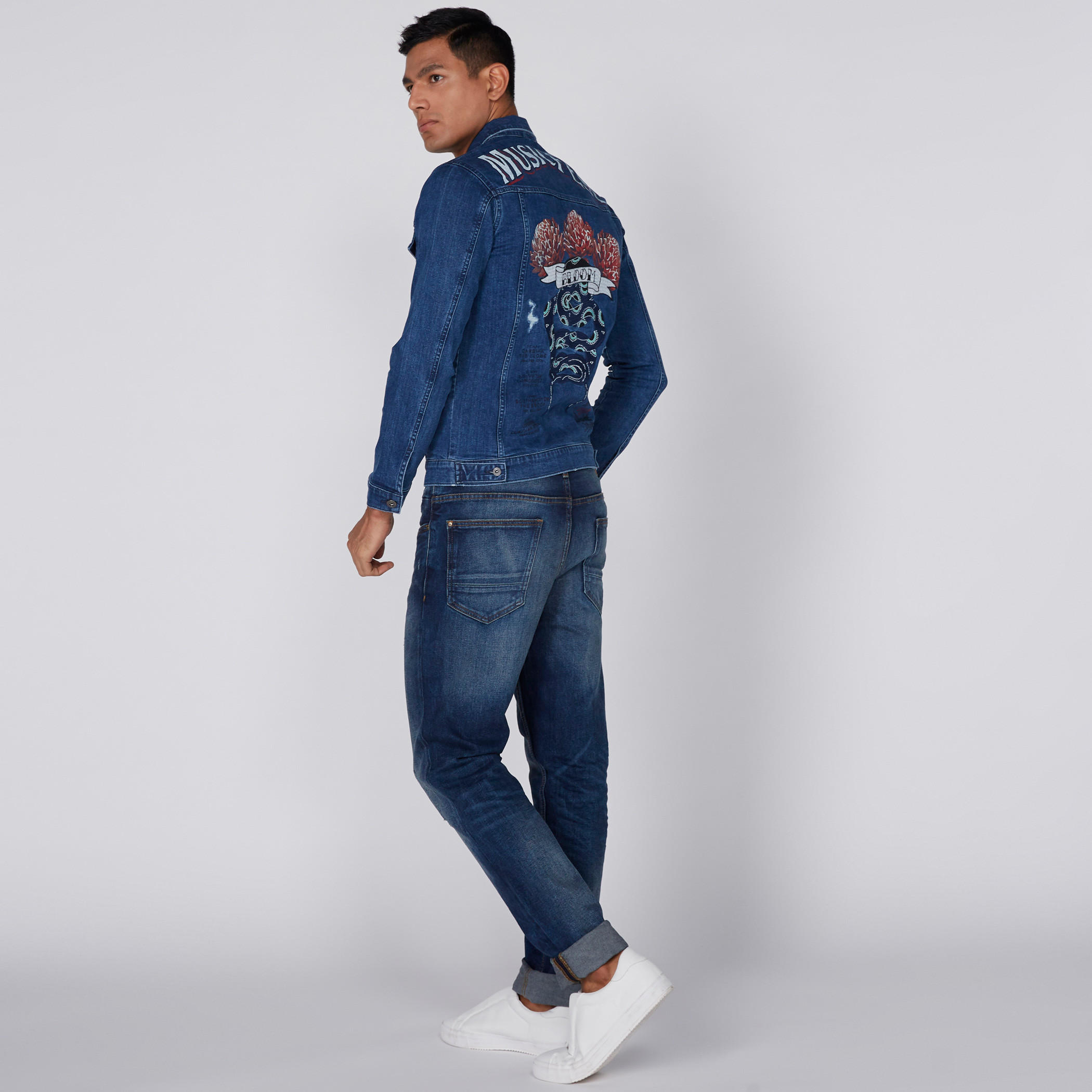 جاكيت من الدينم بأكمام طويلة وأزرار وطبعات من لي كوبر-men-clothing-jacketsandblazers-jackets-image-4