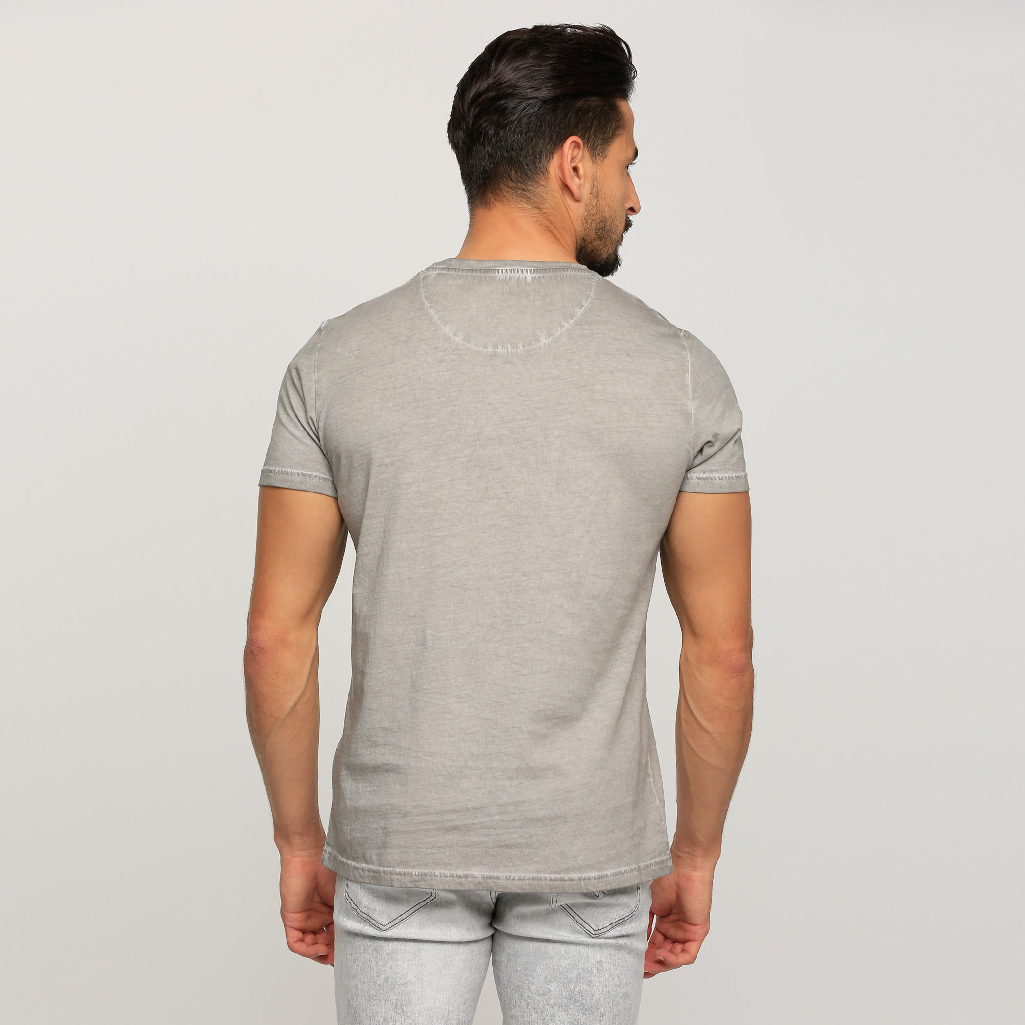 تيشيرت بياقة مستديرة وأكمام قصيرة وطبعات من لي كوبر-men-clothing-tshirtsandpolos-tshirts-image-2