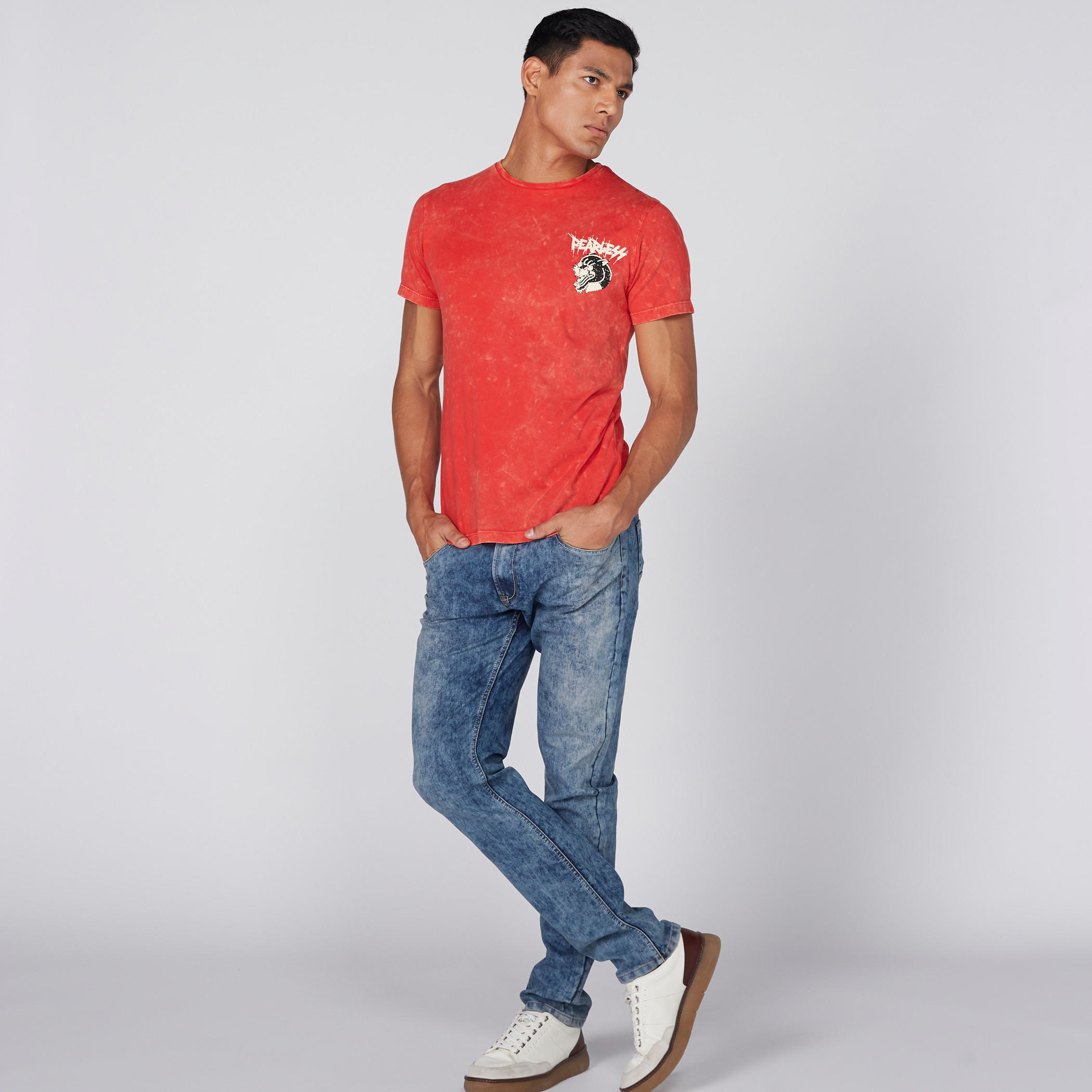 تيشيرت بياقة مستديرة وأكمام قصيرة وطبعات من لي كوبر-men-clothing-tshirtsandpolos-tshirts-image-2
