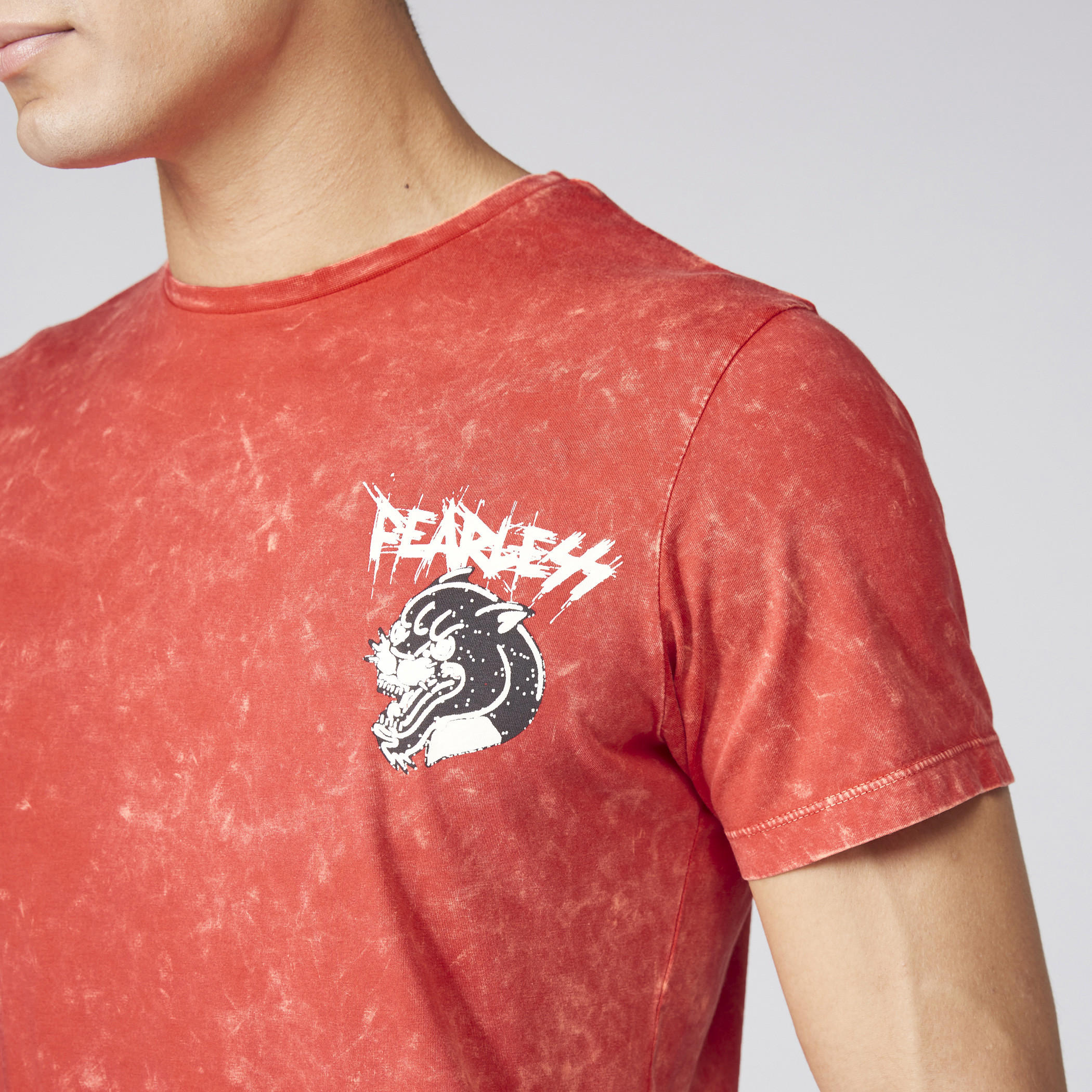 تيشيرت بياقة مستديرة وأكمام قصيرة وطبعات من لي كوبر-men-clothing-tshirtsandpolos-tshirts-image-3