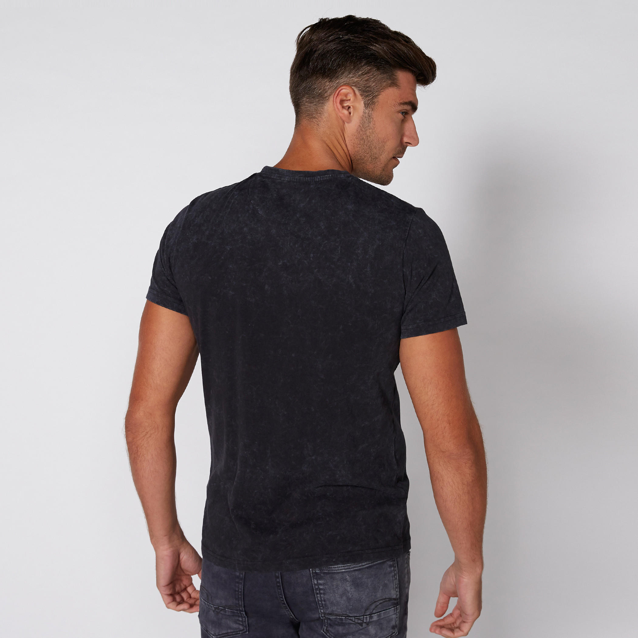 تيشيرت بياقة مستديرة وأكمام قصيرة وطبعات من لي كوبر-men-clothing-tshirtsandpolos-tshirts-image-4