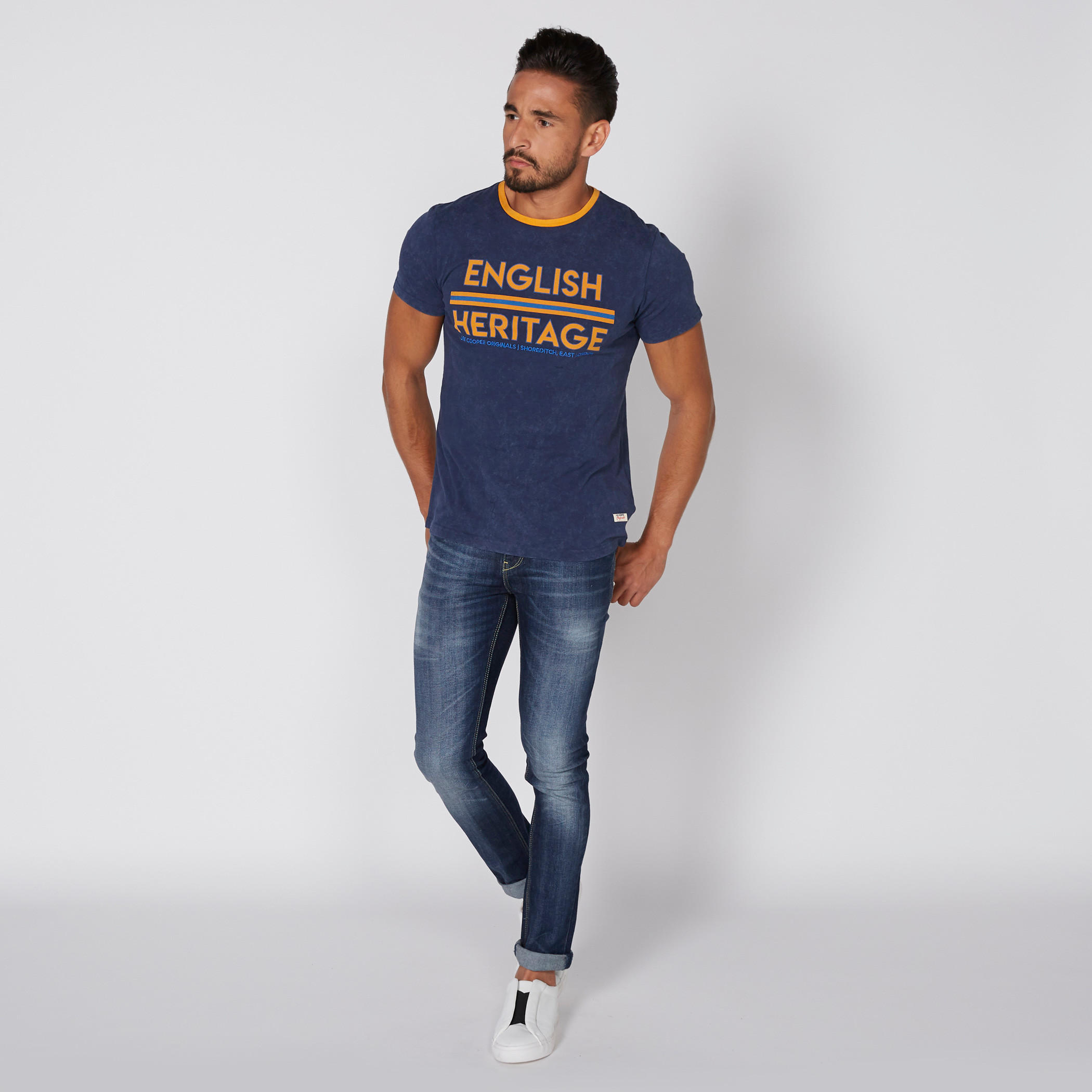 تيشيرت بياقة ضيّقة وأكمام قصيرة مع طبعات من لي كوبر-men-clothing-tshirtsandpolos-tshirts-image-1