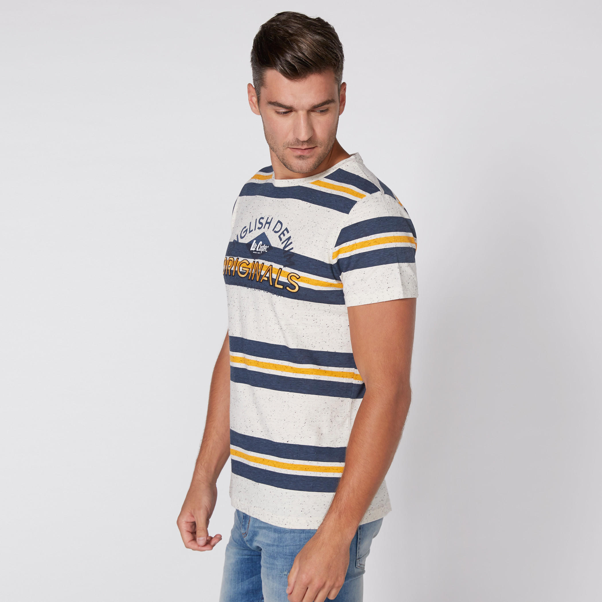 تيشيرت مقلّم بياقة مستديرة وأكمام قصيرة من لي كوبر-men-clothing-tshirtsandpolos-tshirts-image-3
