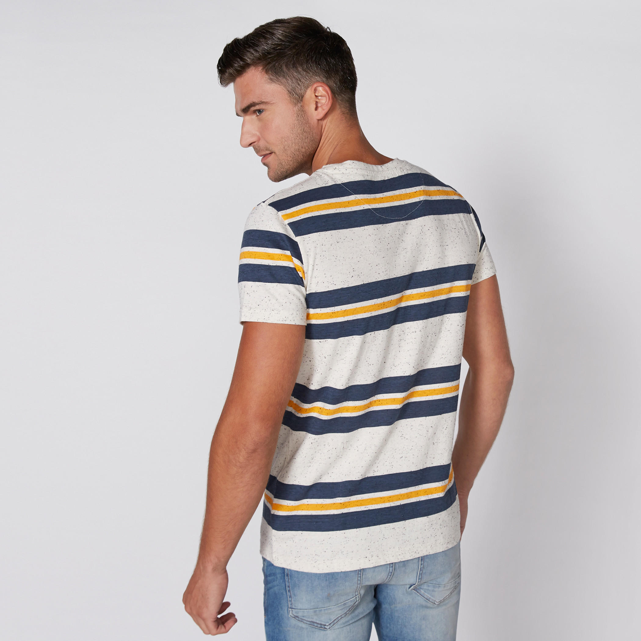 تيشيرت مقلّم بياقة مستديرة وأكمام قصيرة من لي كوبر-men-clothing-tshirtsandpolos-tshirts-image-4