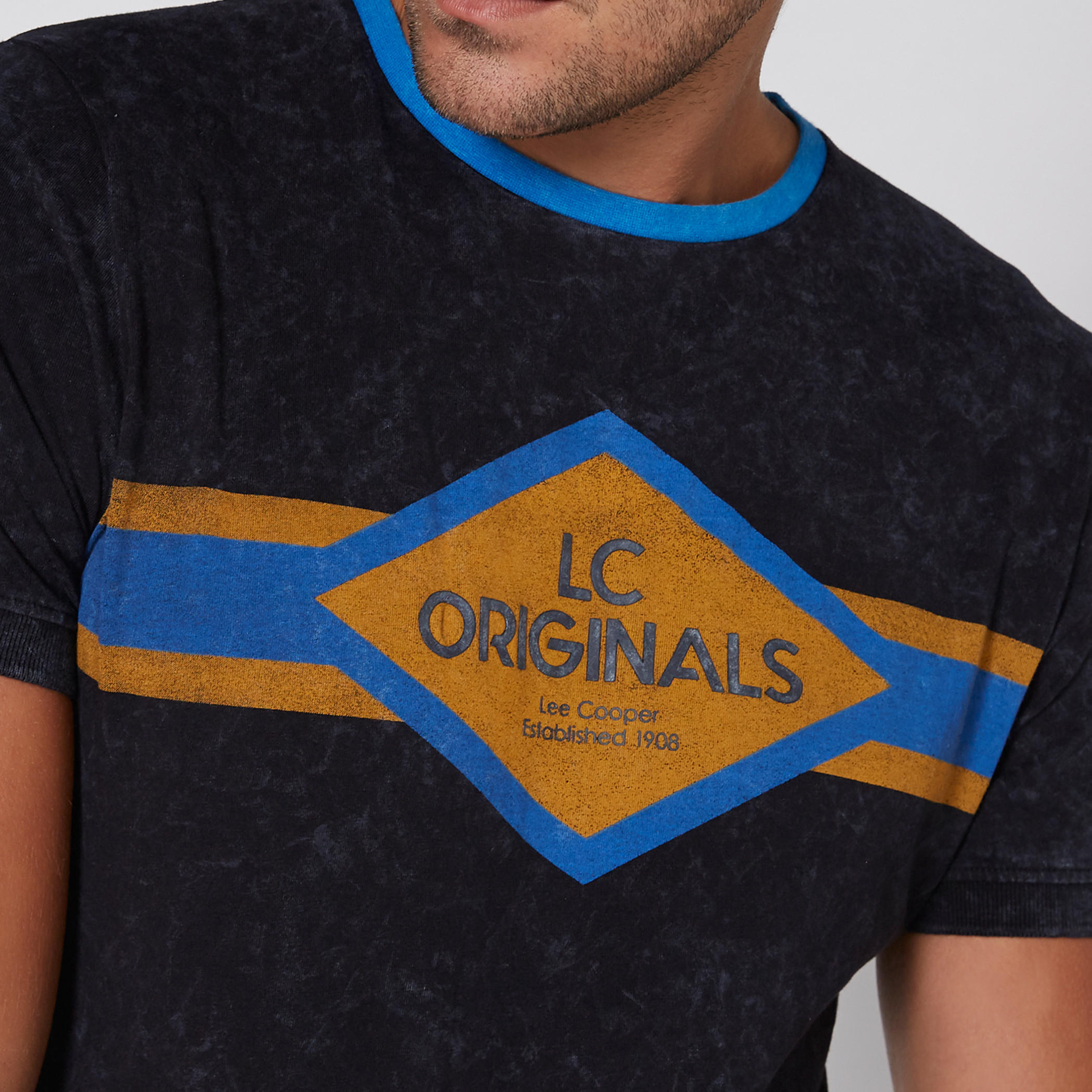 تيشيرت بياقة مستديرة وأكمام قصيرة وطبعات من لي كوبر-men-clothing-tshirtsandpolos-tshirts-image-1